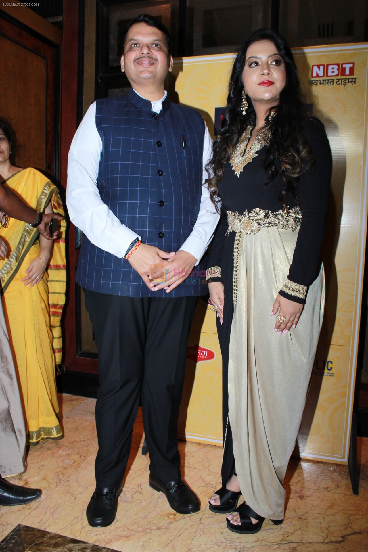 CM Devendra Fadnavis with wife Amruta Fadnavis at the red carpet of NBT Utsav Awards 2019