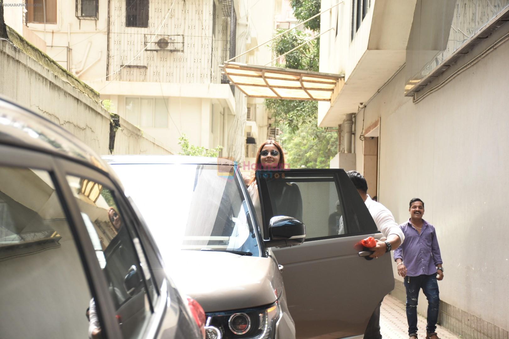 Alia Bhatt spotted at Vishesh films office in Khar on 12th Aug 2019