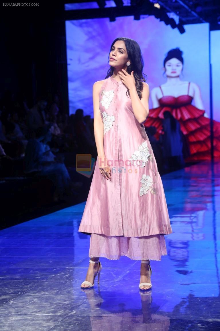 Shreya Pilgaonkar at Lakme Fashion Week on 21st Aug 2019
