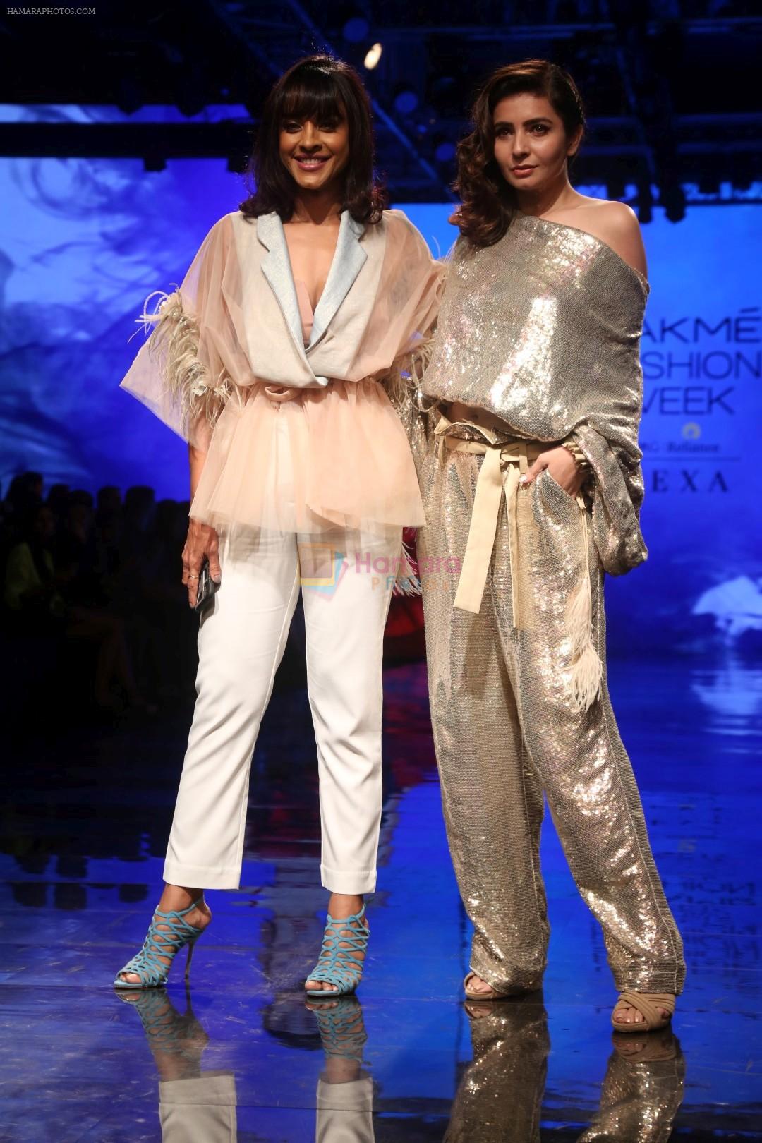 Manasi Scott, Shonali Nagrani at lakme fashion week Day 1 on 21st Aug 2019