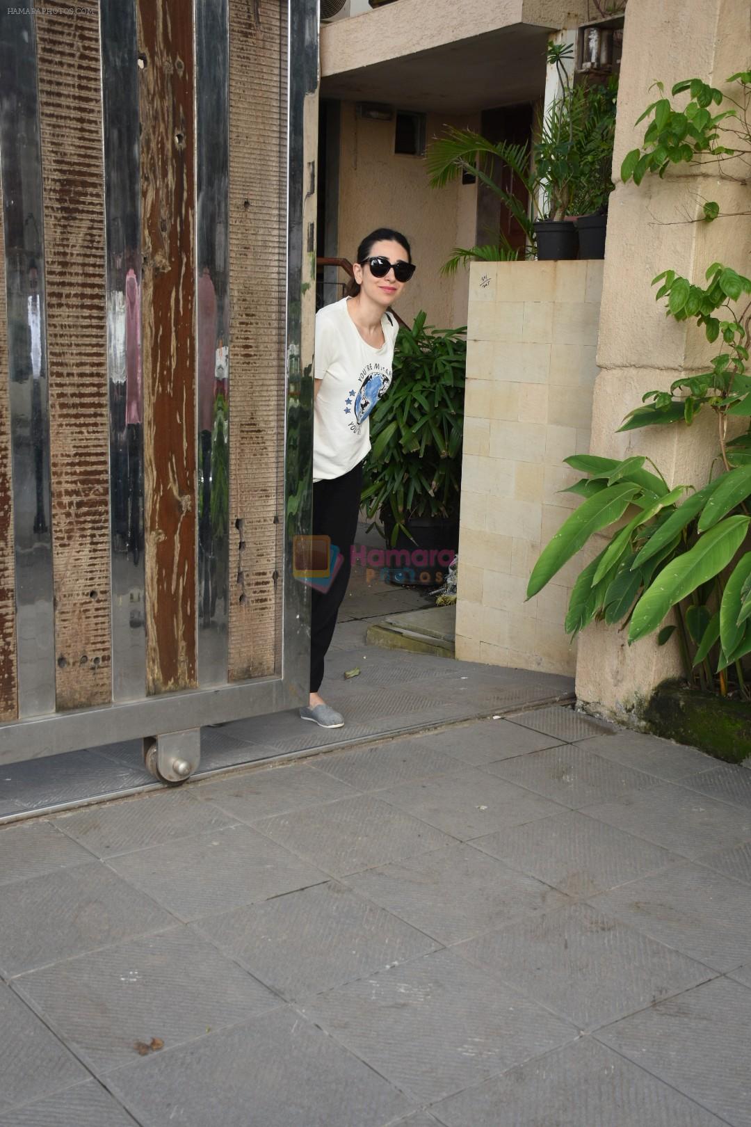 Karishma Kapoor & daughter Samiera Kapoor spotted at a clinic in bandra on 22nd Aug 2019