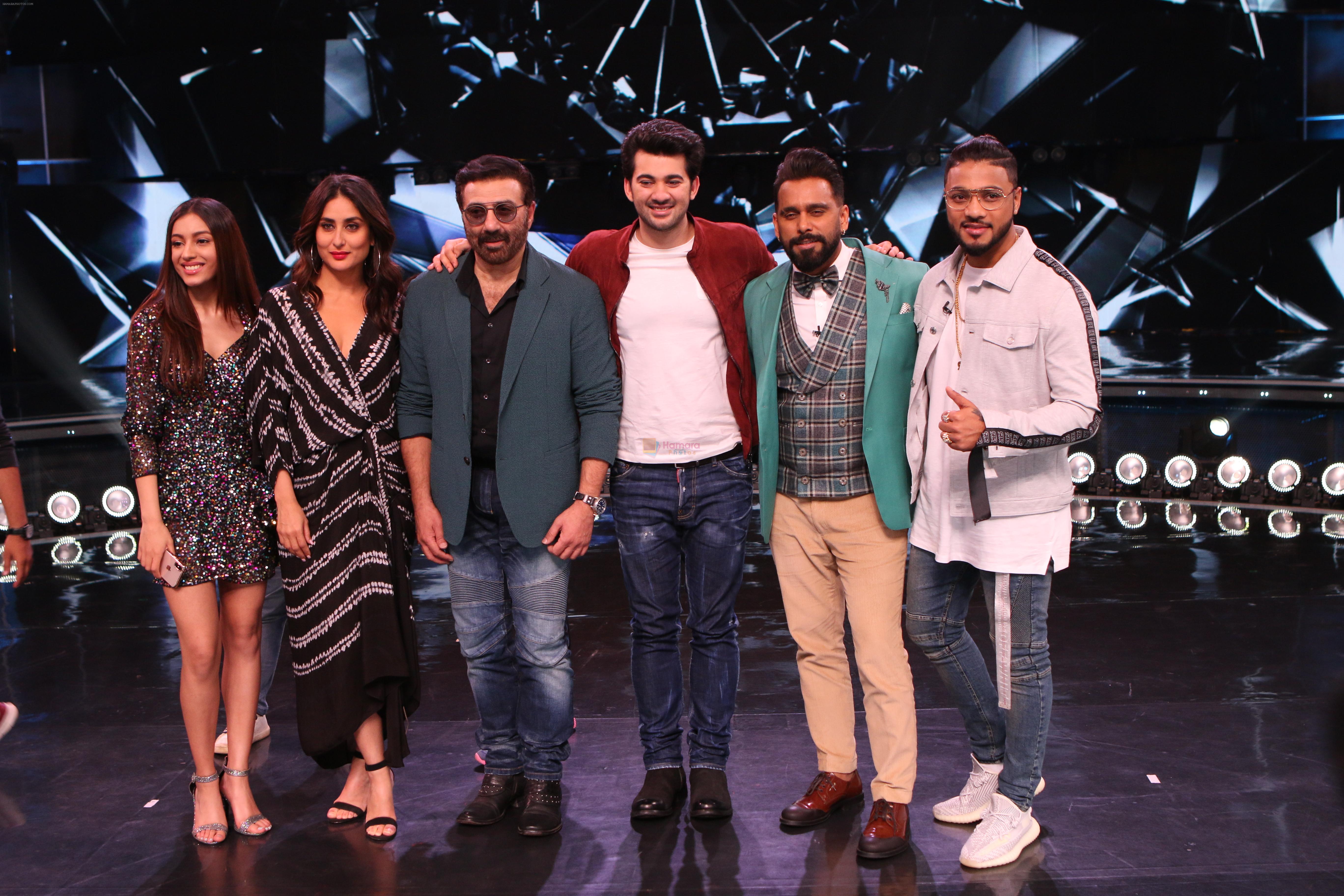Sunny Deol, Karan Deol,  Saher Bamba, Kareena Kapoor on the sets of Dance India Dance at filmcity in goregoan on 22nd Aug 2019