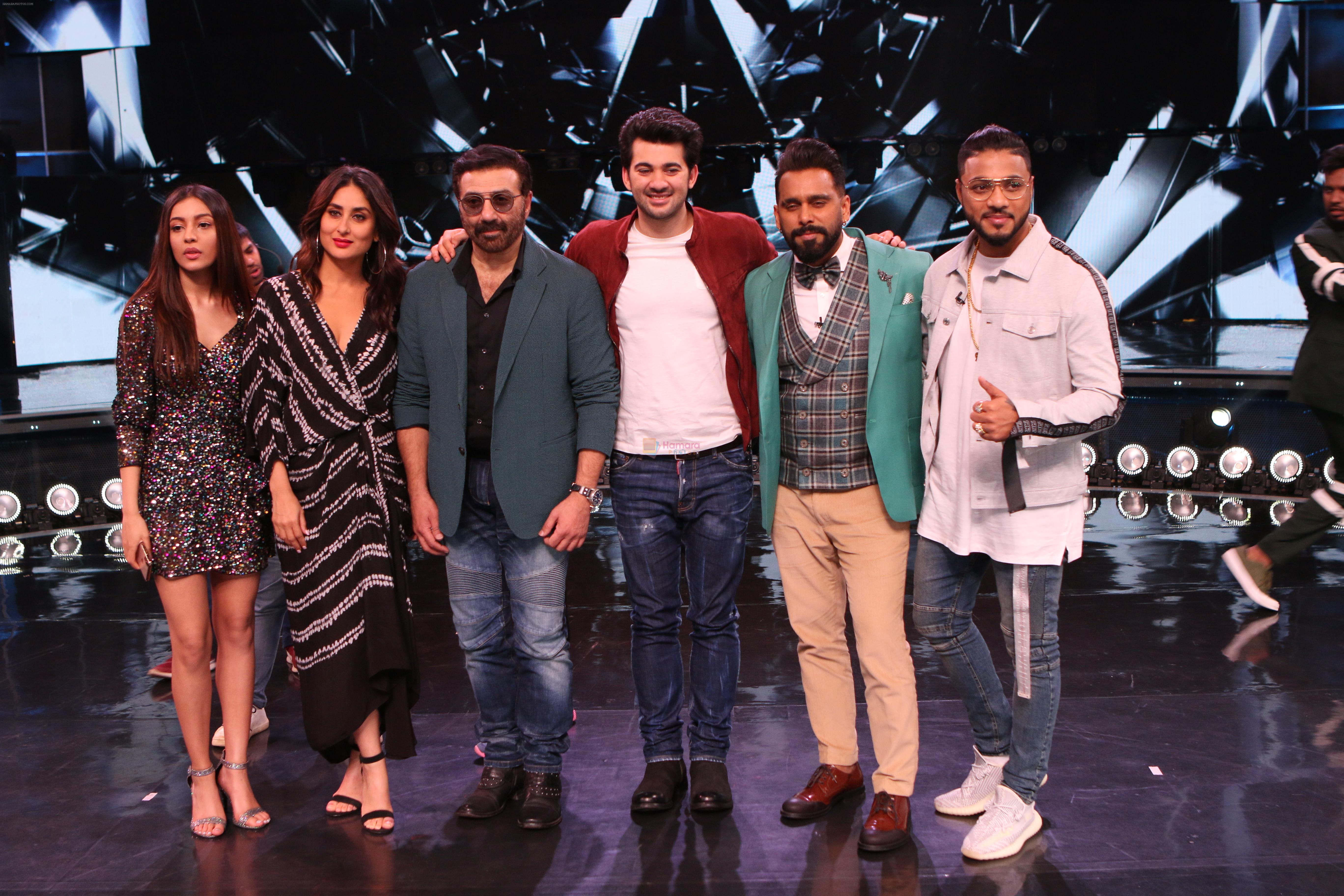 Sunny Deol, Karan Deol,  Saher Bamba, Kareena Kapoor on the sets of Dance India Dance at filmcity in goregoan on 22nd Aug 2019