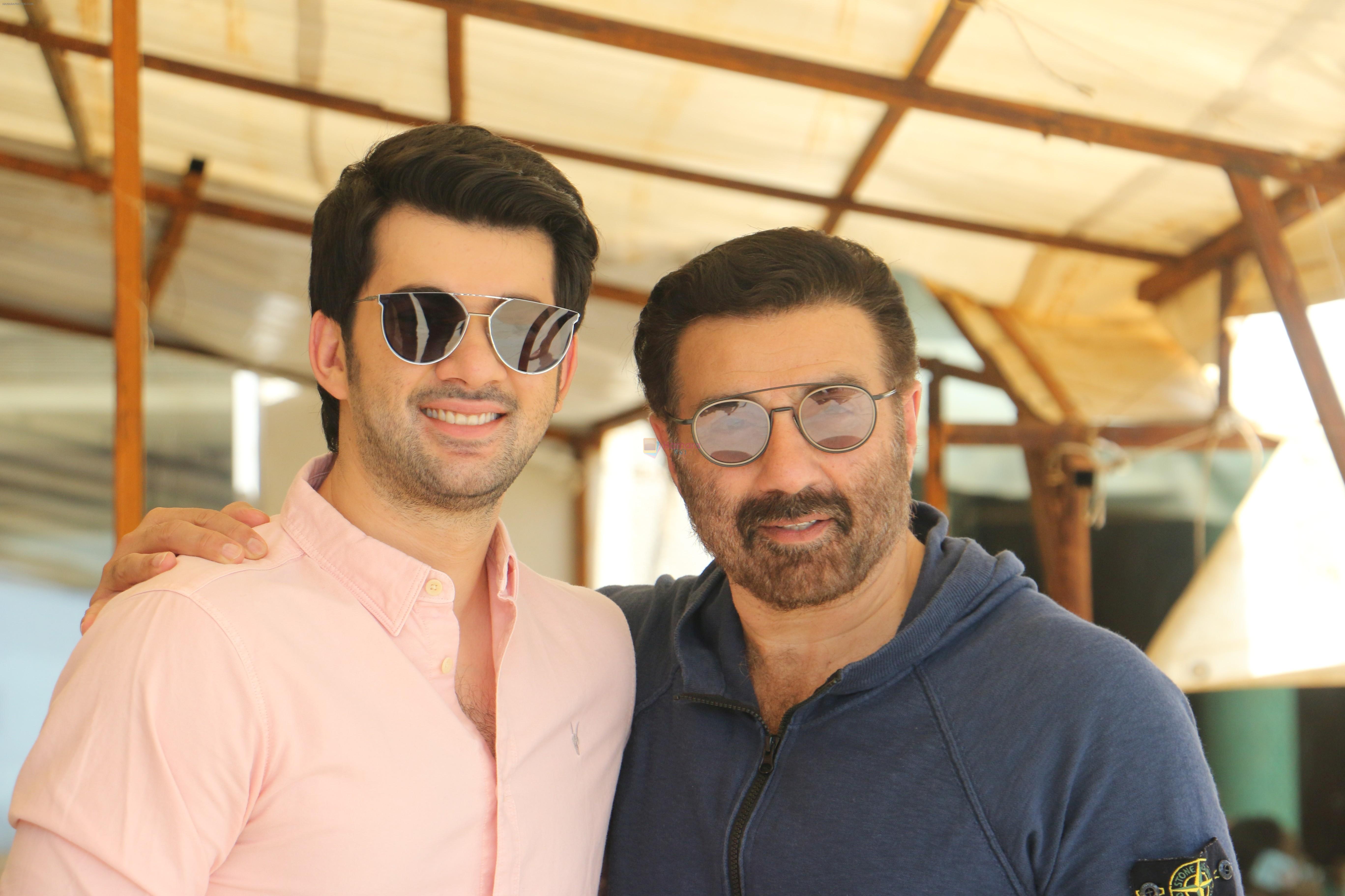 Karan Deol,  Sunny Deol at the promotion of film Pal Pal Dil Ke Pass in Sun n Sand on 23rd Aug 2019