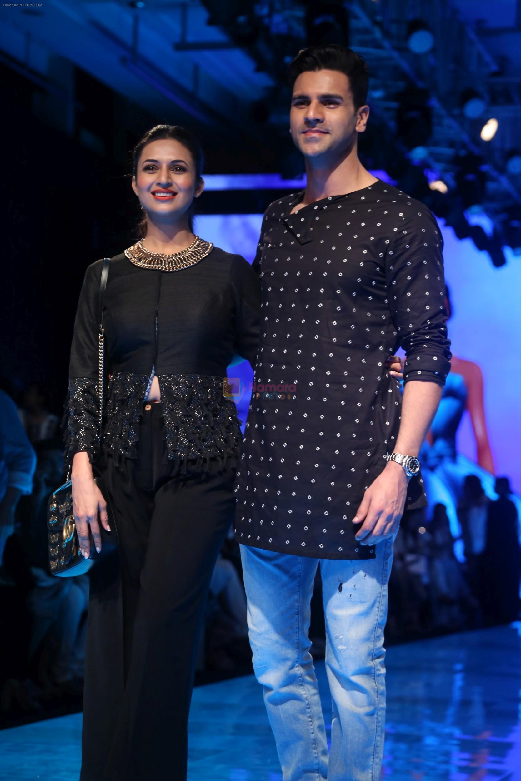 Divyanka Tripathi At lakme fashion week 2019 Day 4 on 25th Aug 2019