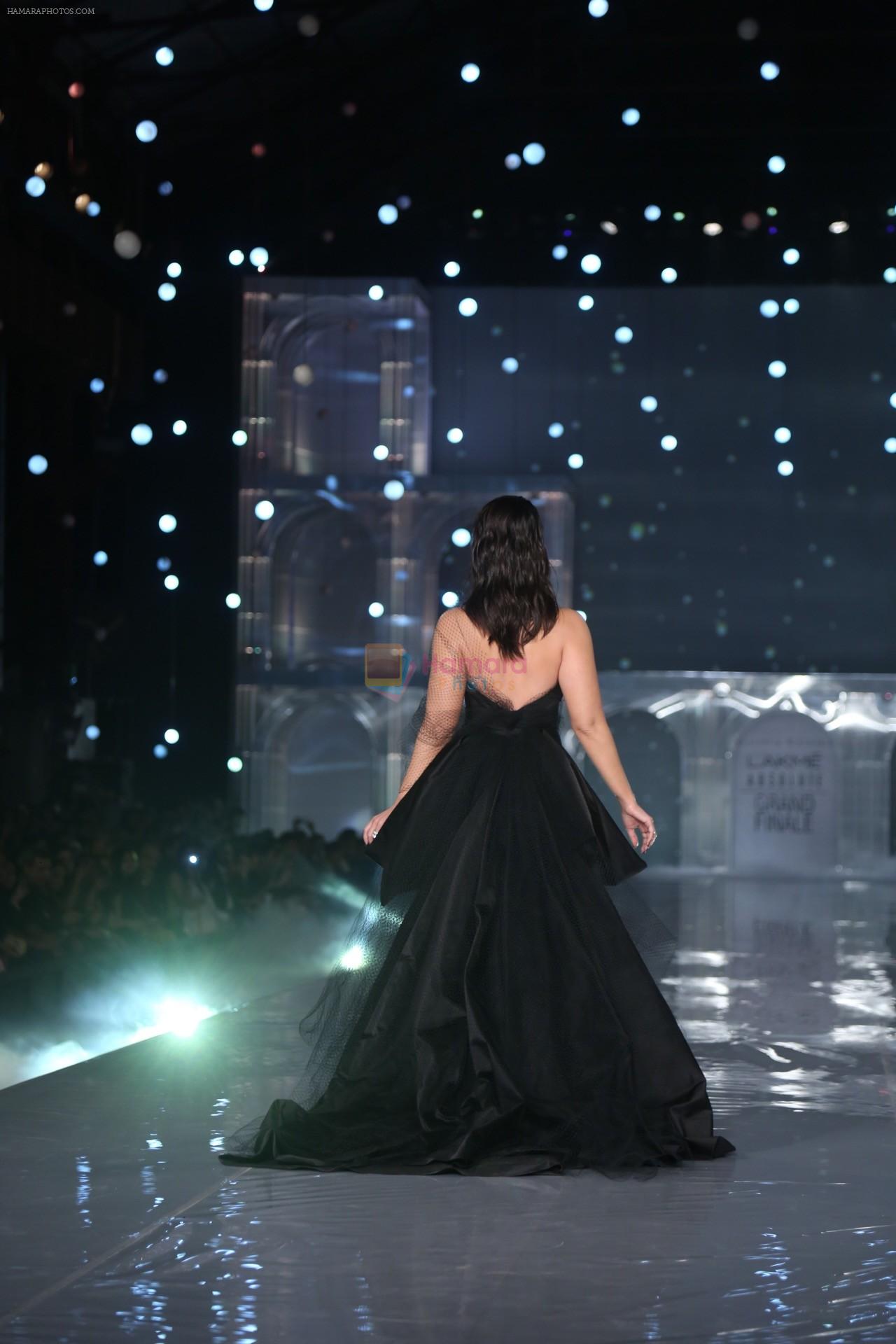 Kareena Kapoor Khan walks for Gauri & Nainika At Lakme Fashion Week 2019 on 25th Aug 2019