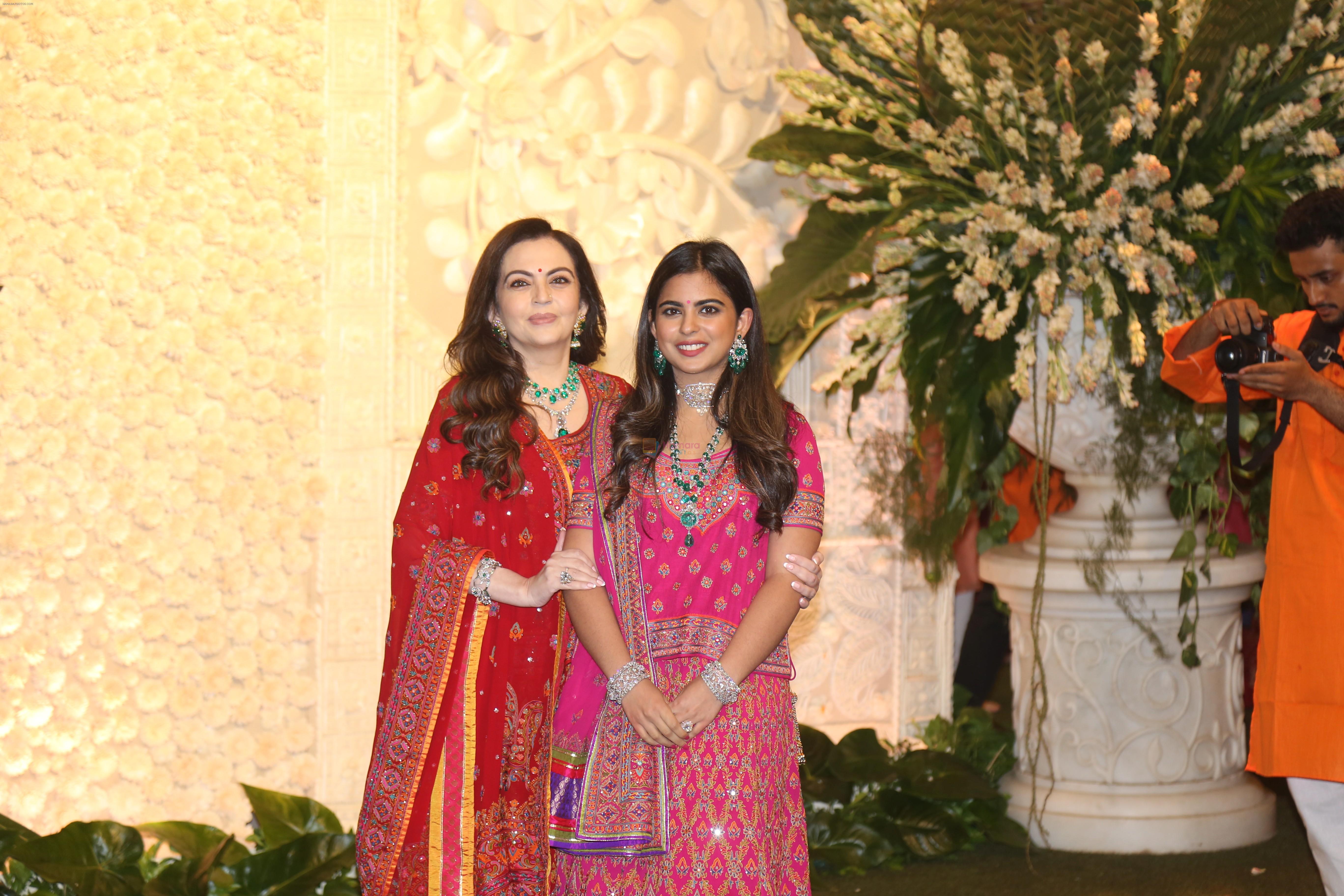 Nita Ambani, Isha Ambani at Mukesh Ambani's house for Ganpati celebration on 2nd Sept 2019