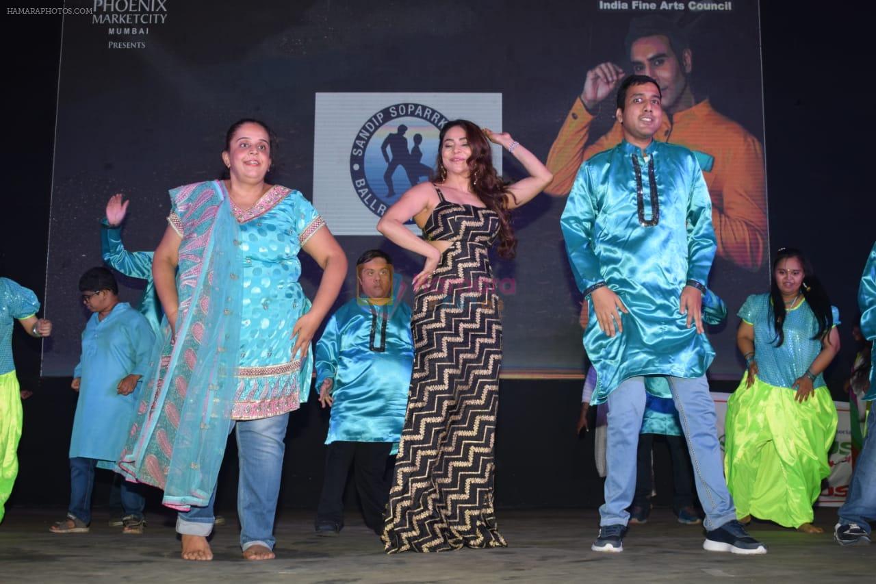 Nikita Rawal performed with Special Children at Sandip Soparrkar's India Dance Week 7