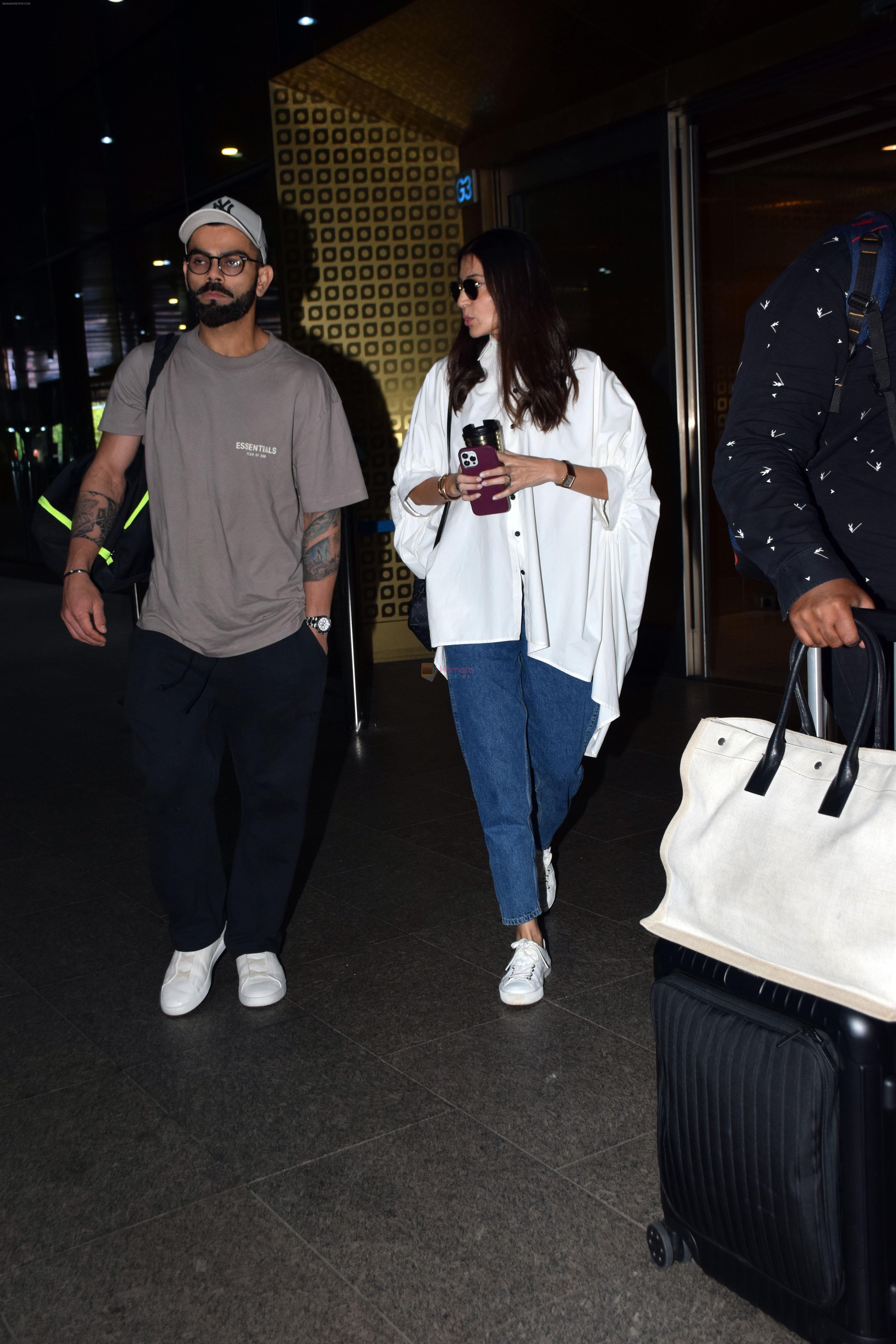 Anushka Sharma and Virat Kohli at Airport on 22nd May 2023