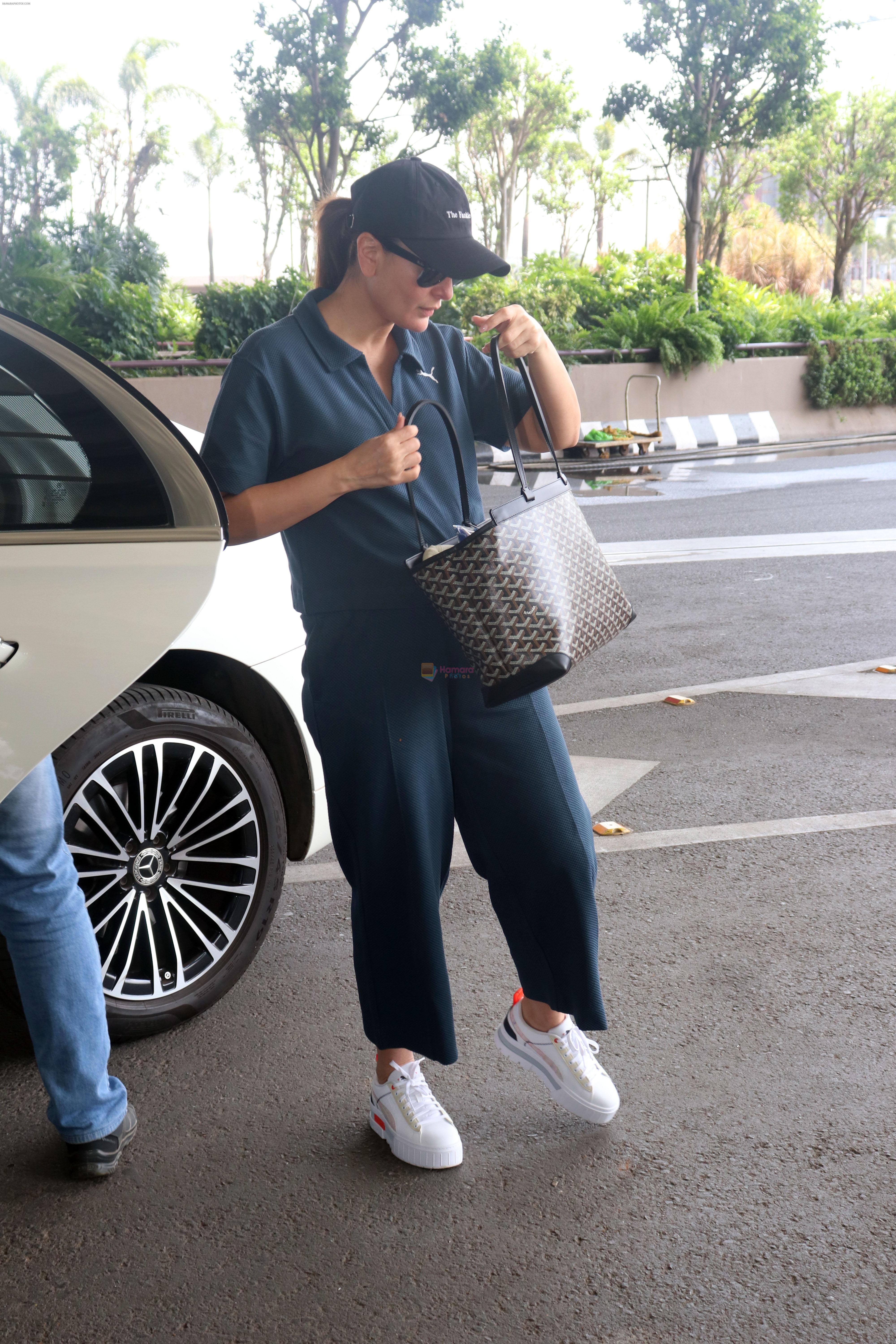 Kareena Kapoor Khan at Airport on 22nd May 2023