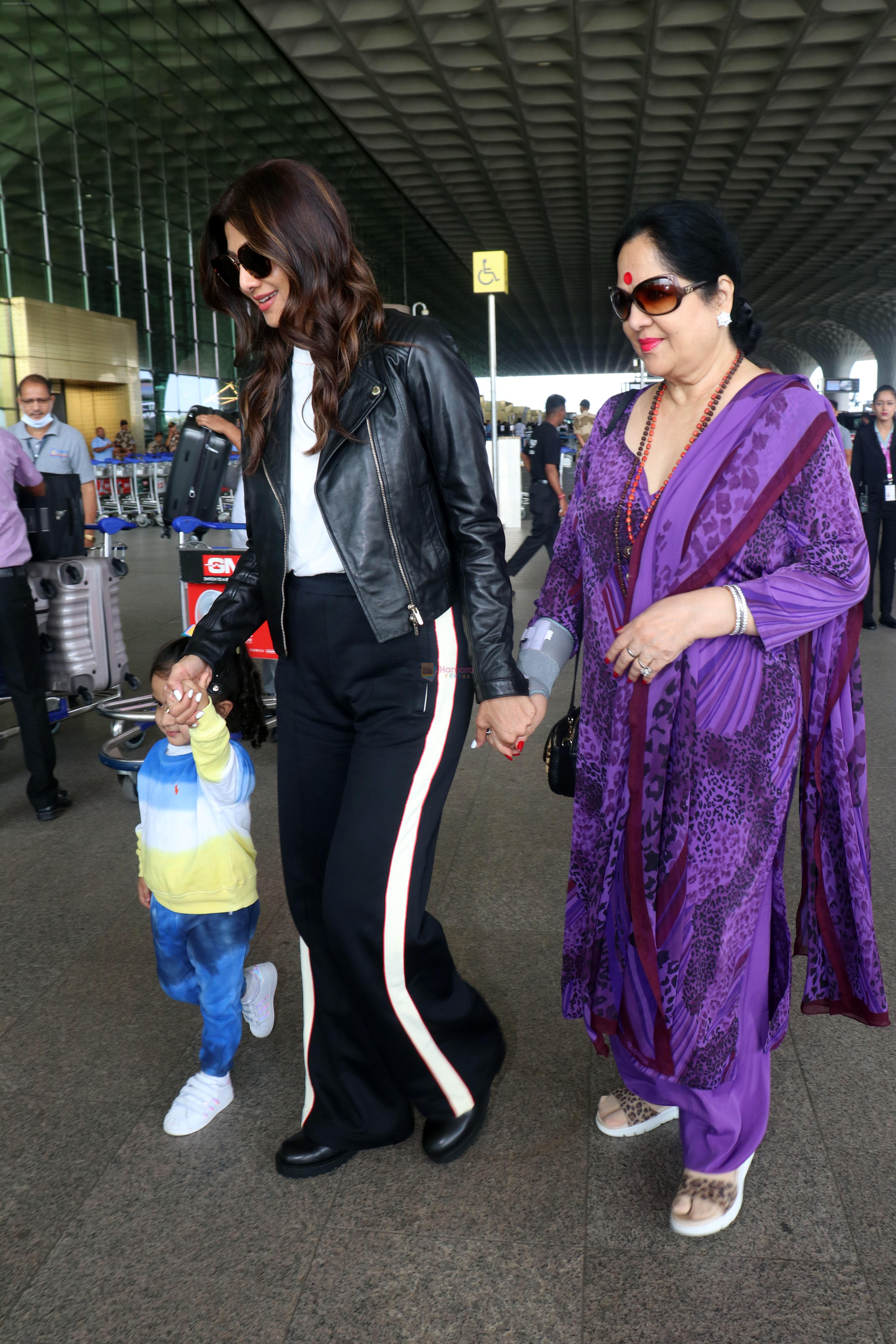 Shilpa Shetty Kundra with daughter Samisha and mom Sunanda Shetty on 24 May 2023