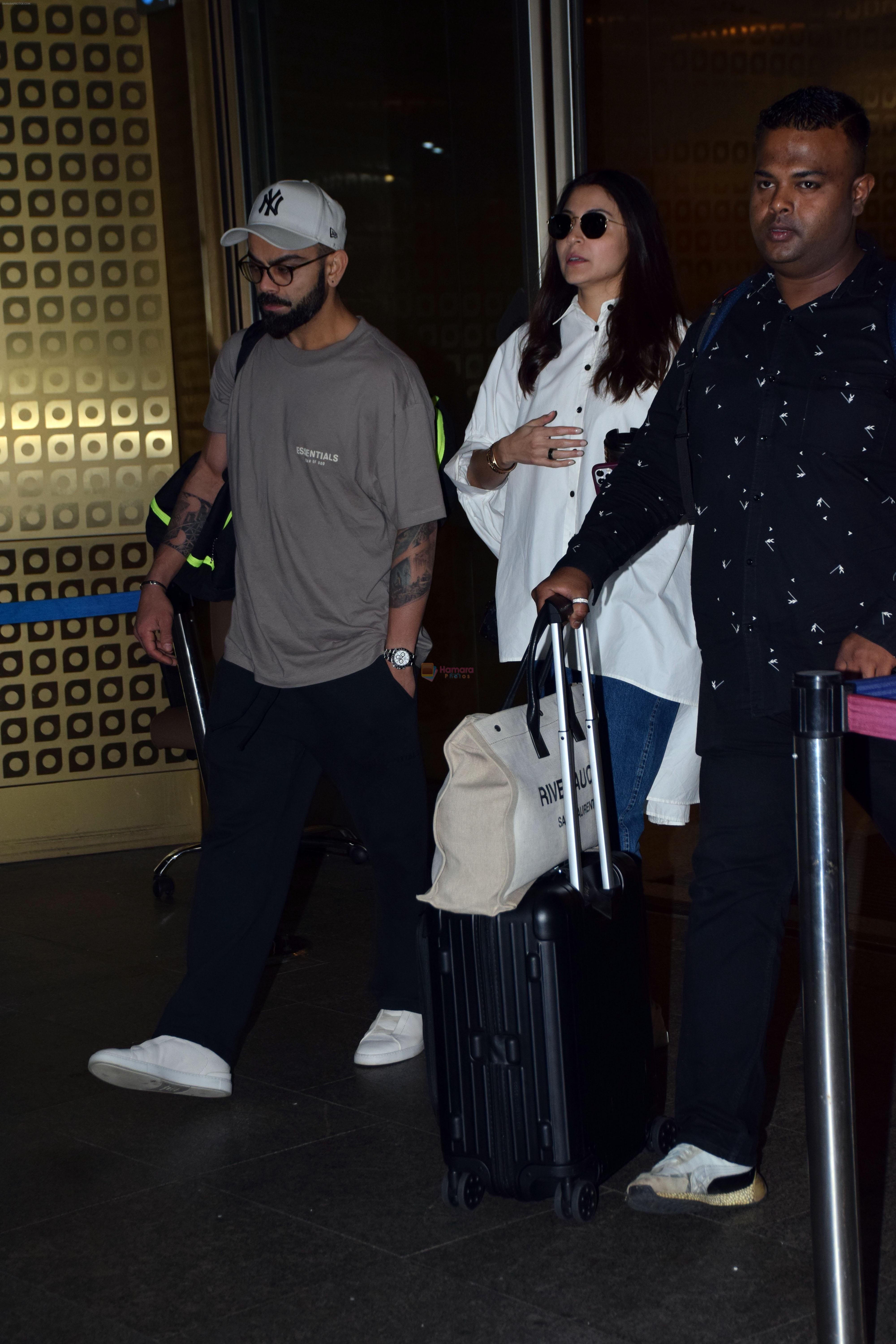 Anushka Sharma and Virat Kohli at Airport on 22nd May 2023