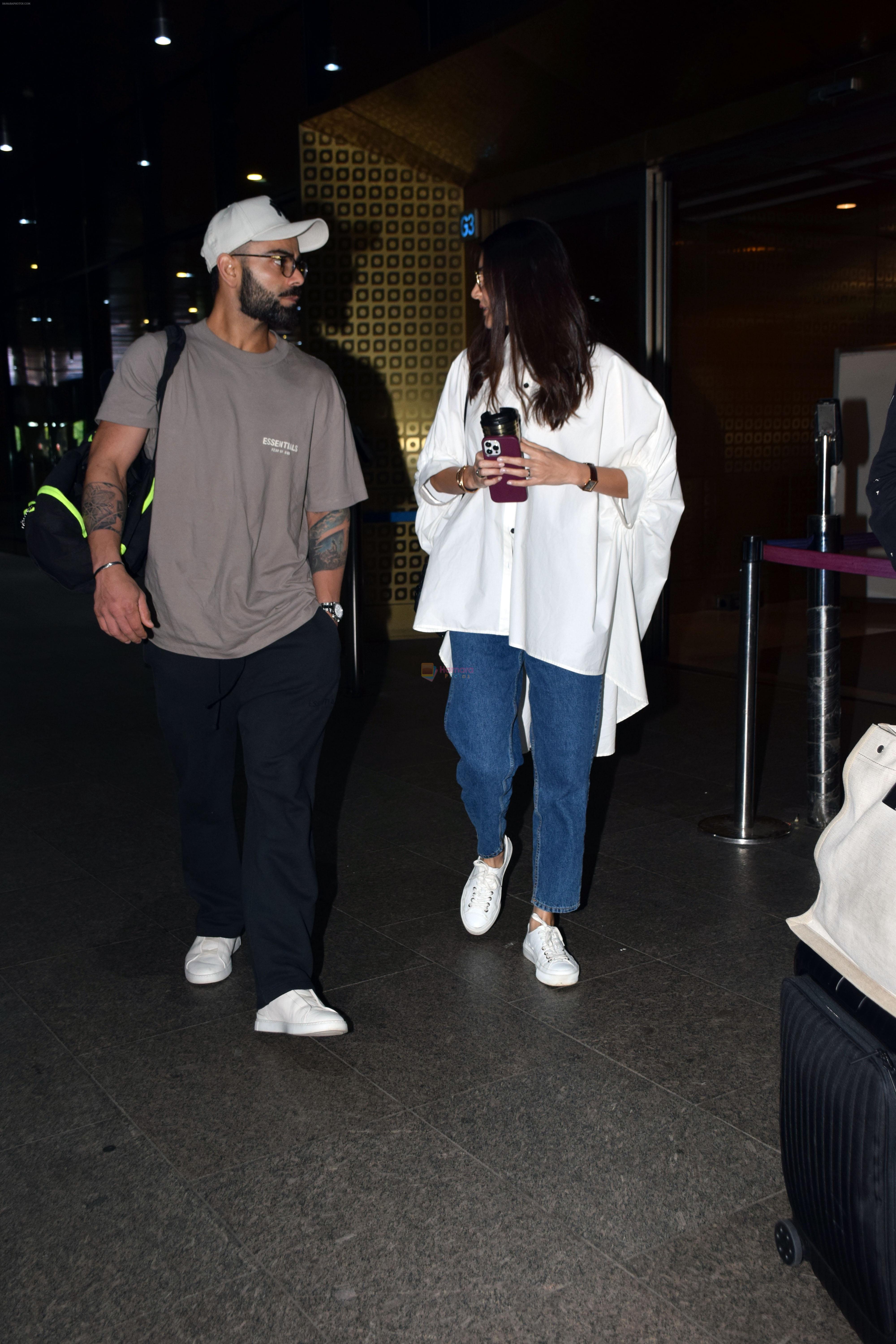 Anushka Sharma and Virat Kohli at Airport on 22nd May 2023