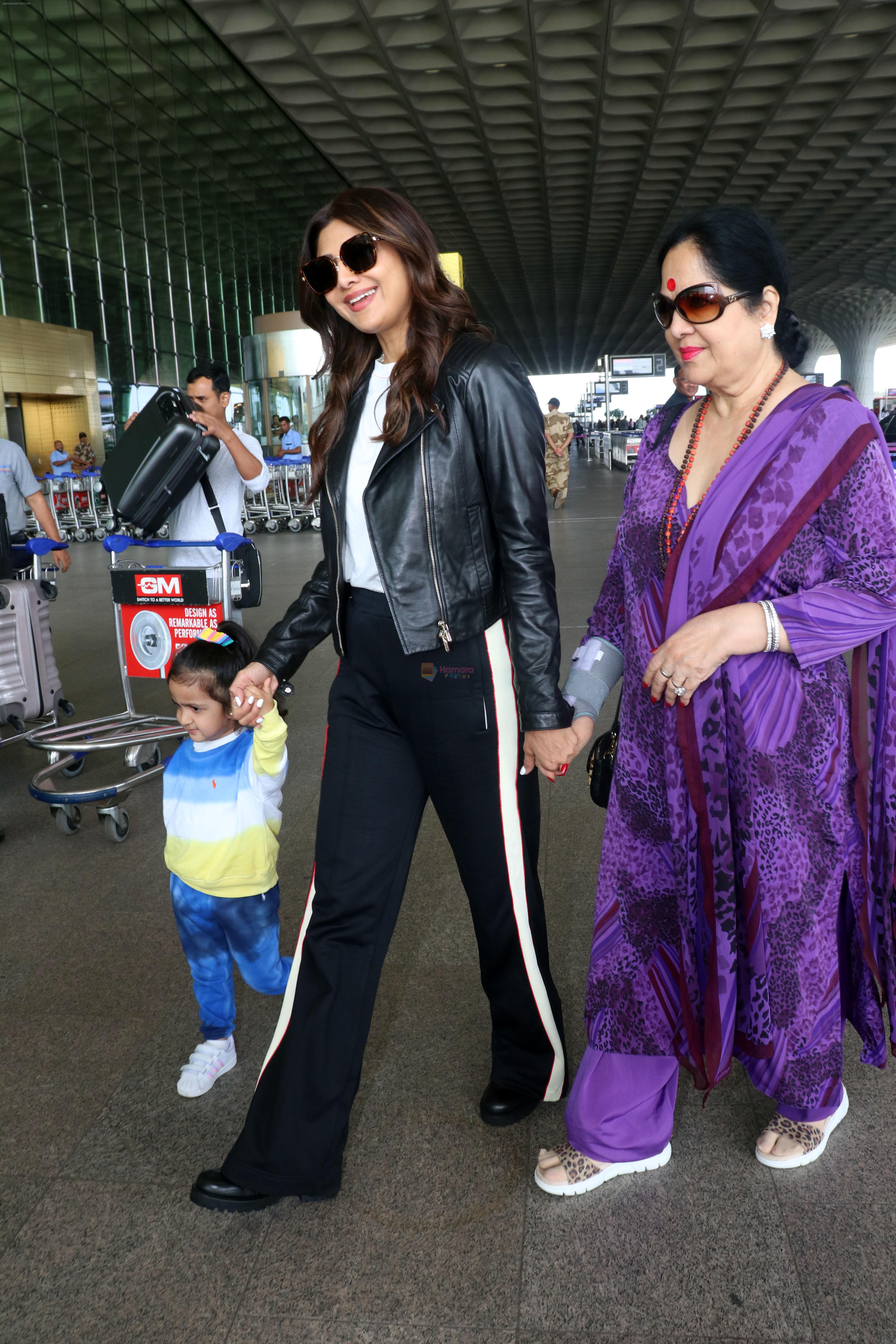 Shilpa Shetty Kundra with daughter Samisha and mom Sunanda Shetty on 24 May 2023