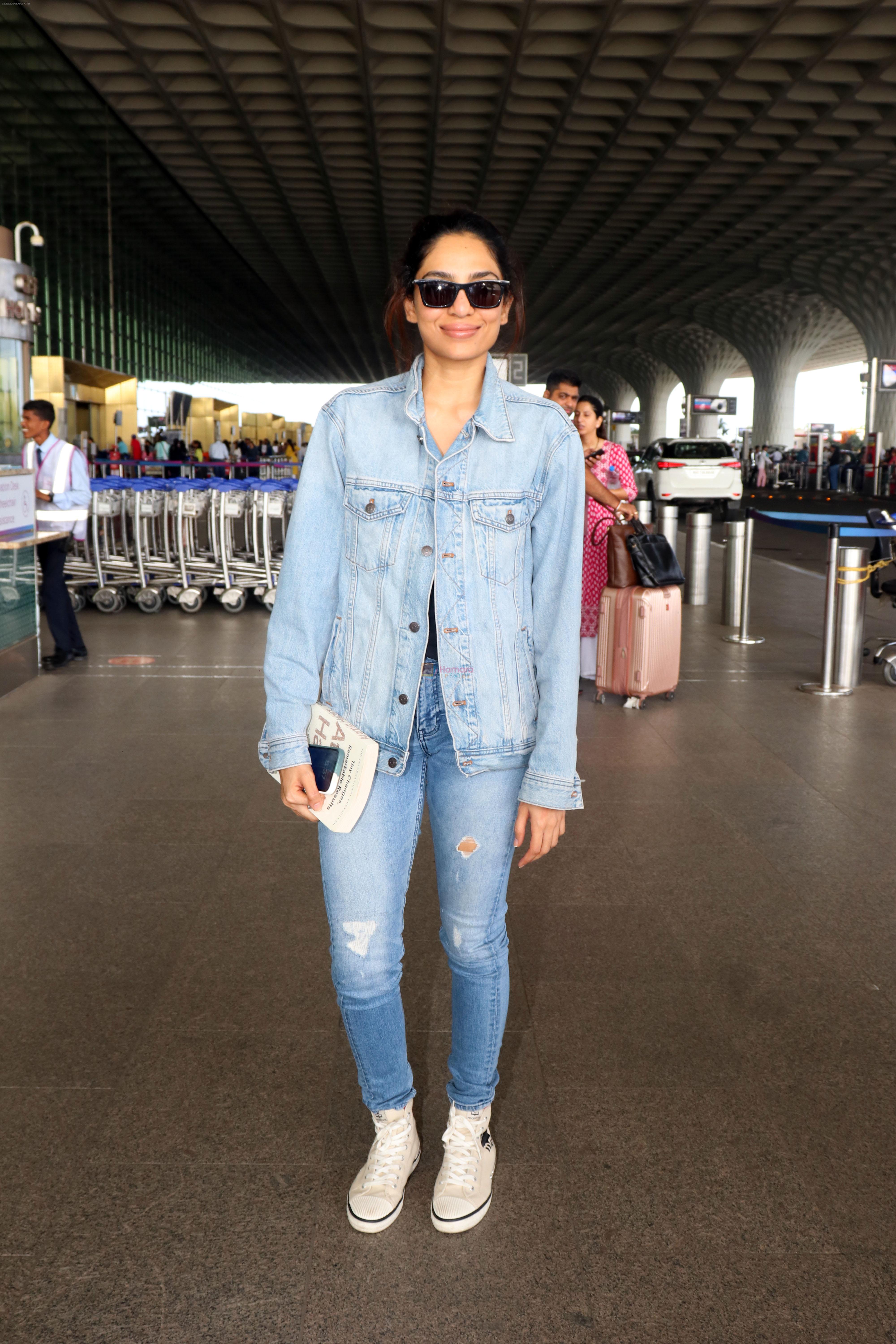 Sobhita Dhulipala dressed in Jeans top and pants wearing sunglasses holding Atmoic Habits by James Clear