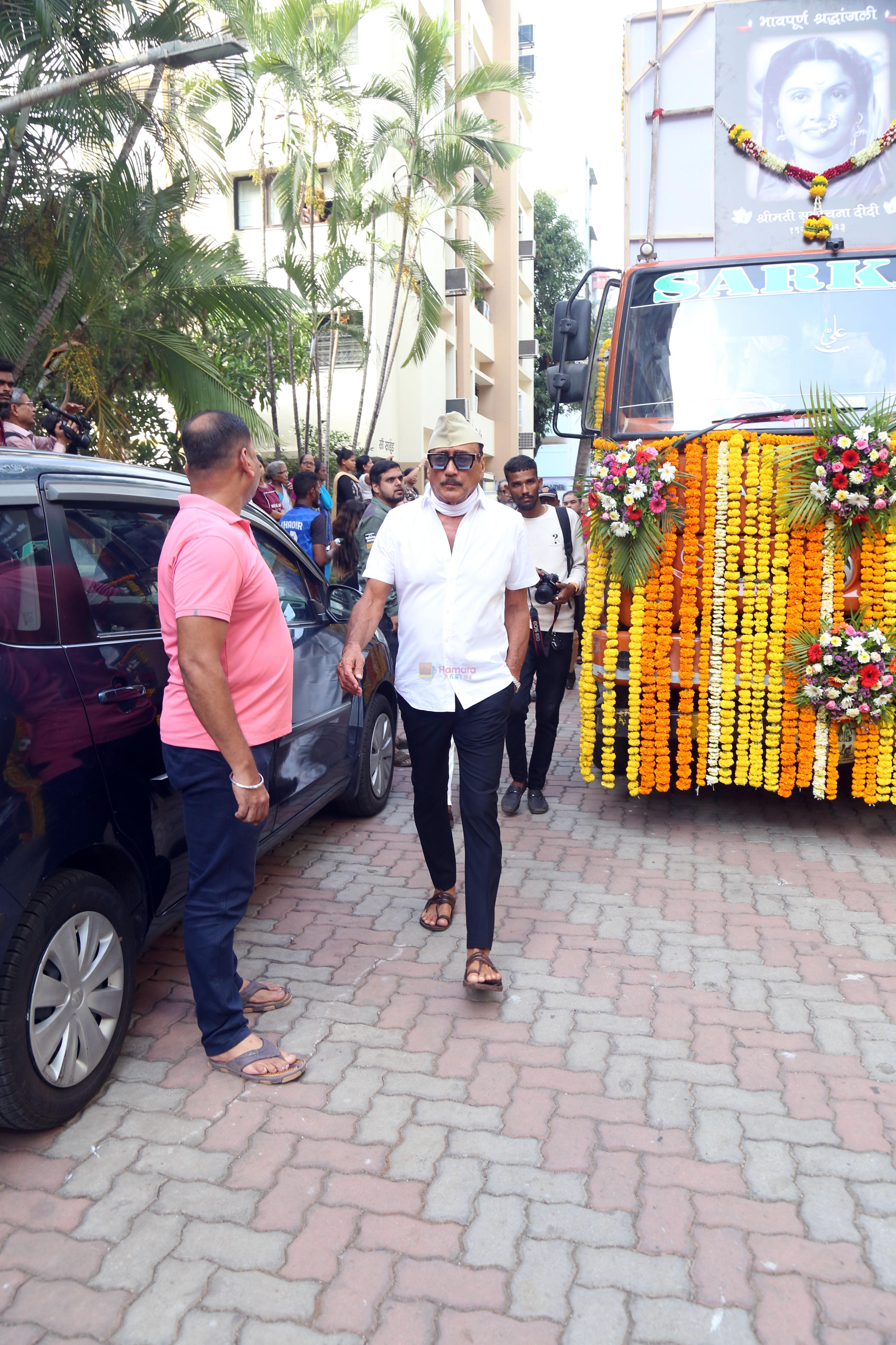 Jackie Shroff gave final respects Sulochana Latkar at her house