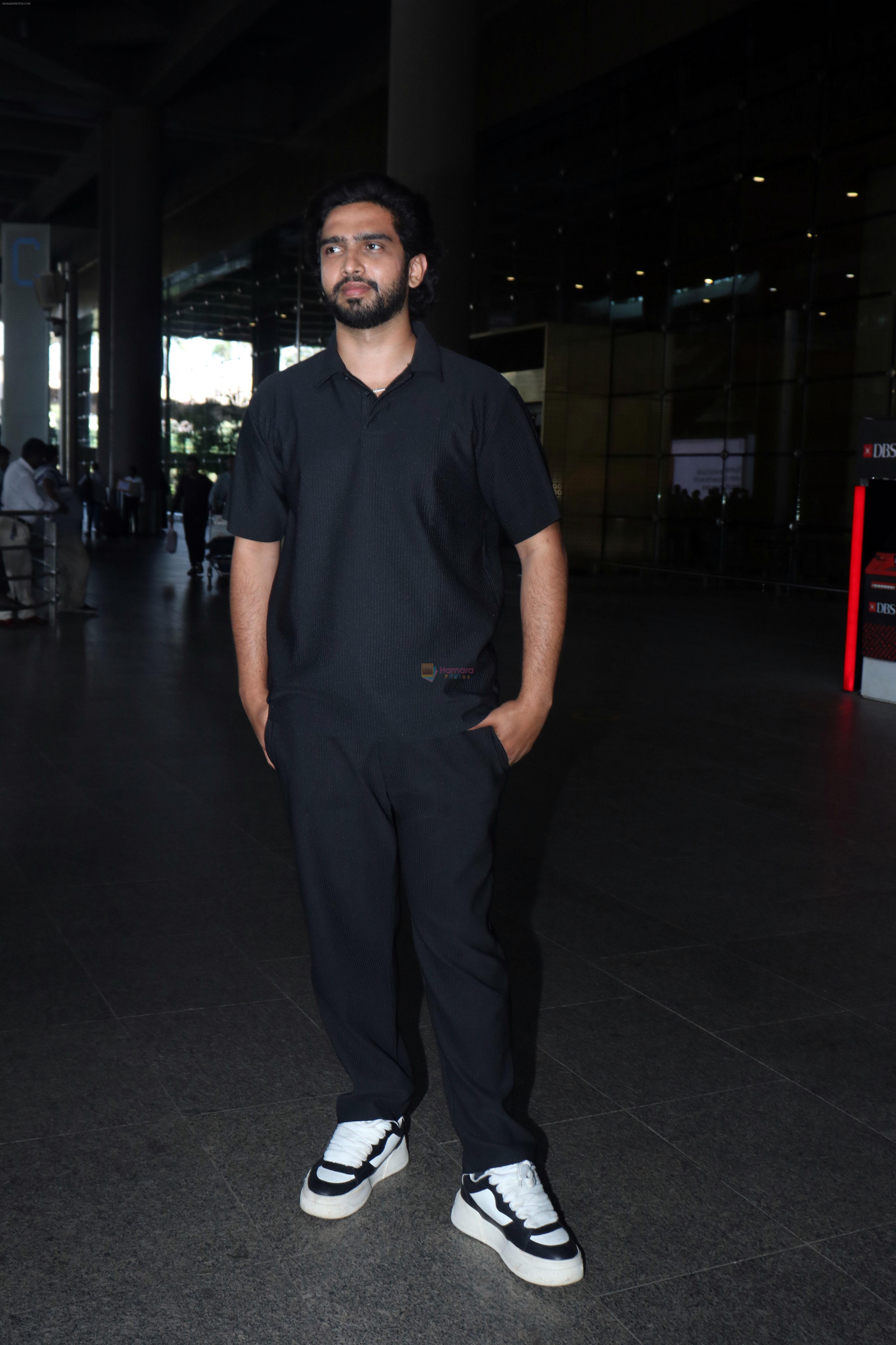 Amaal Mallik dressed in all black