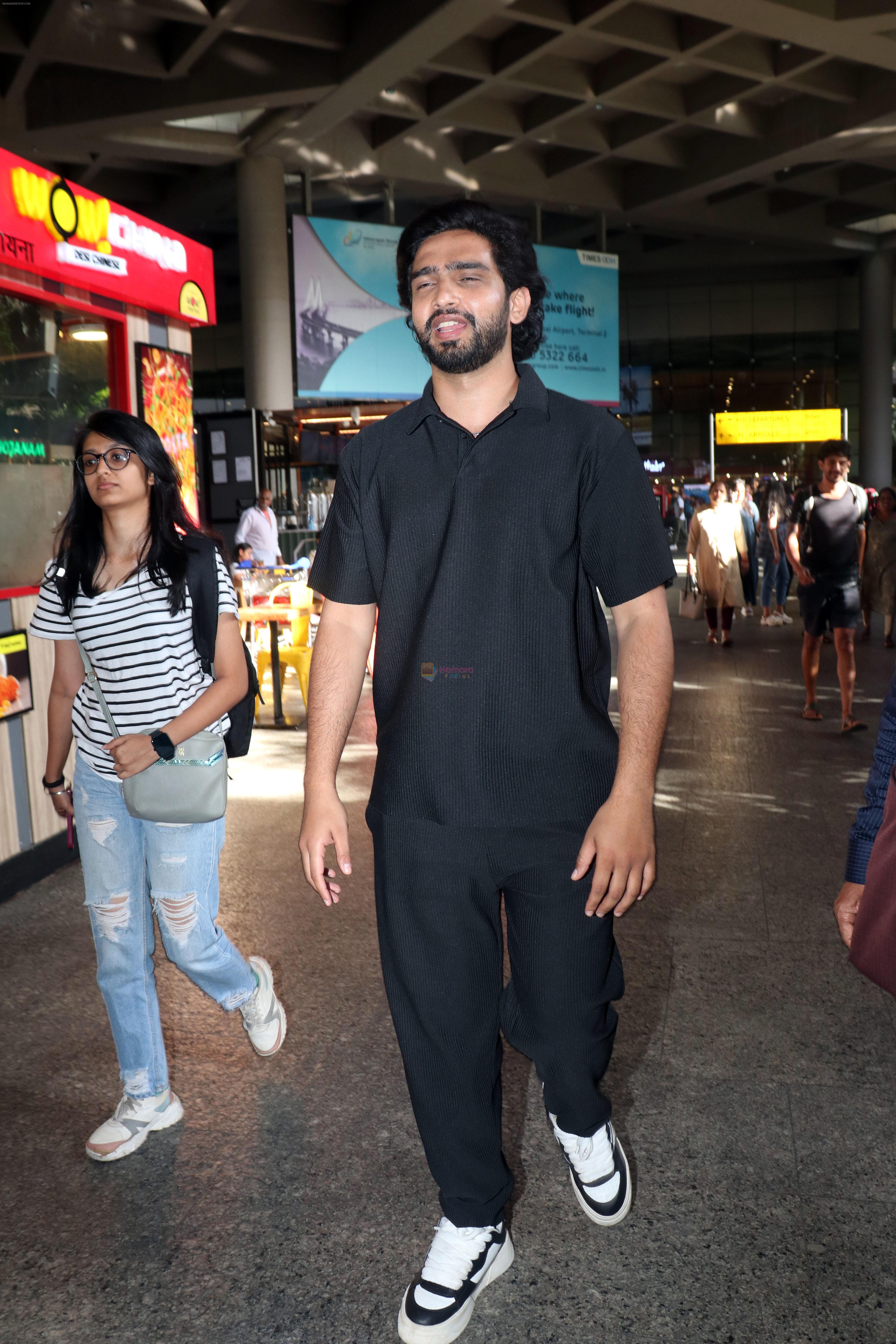 Amaal Mallik dressed in all black