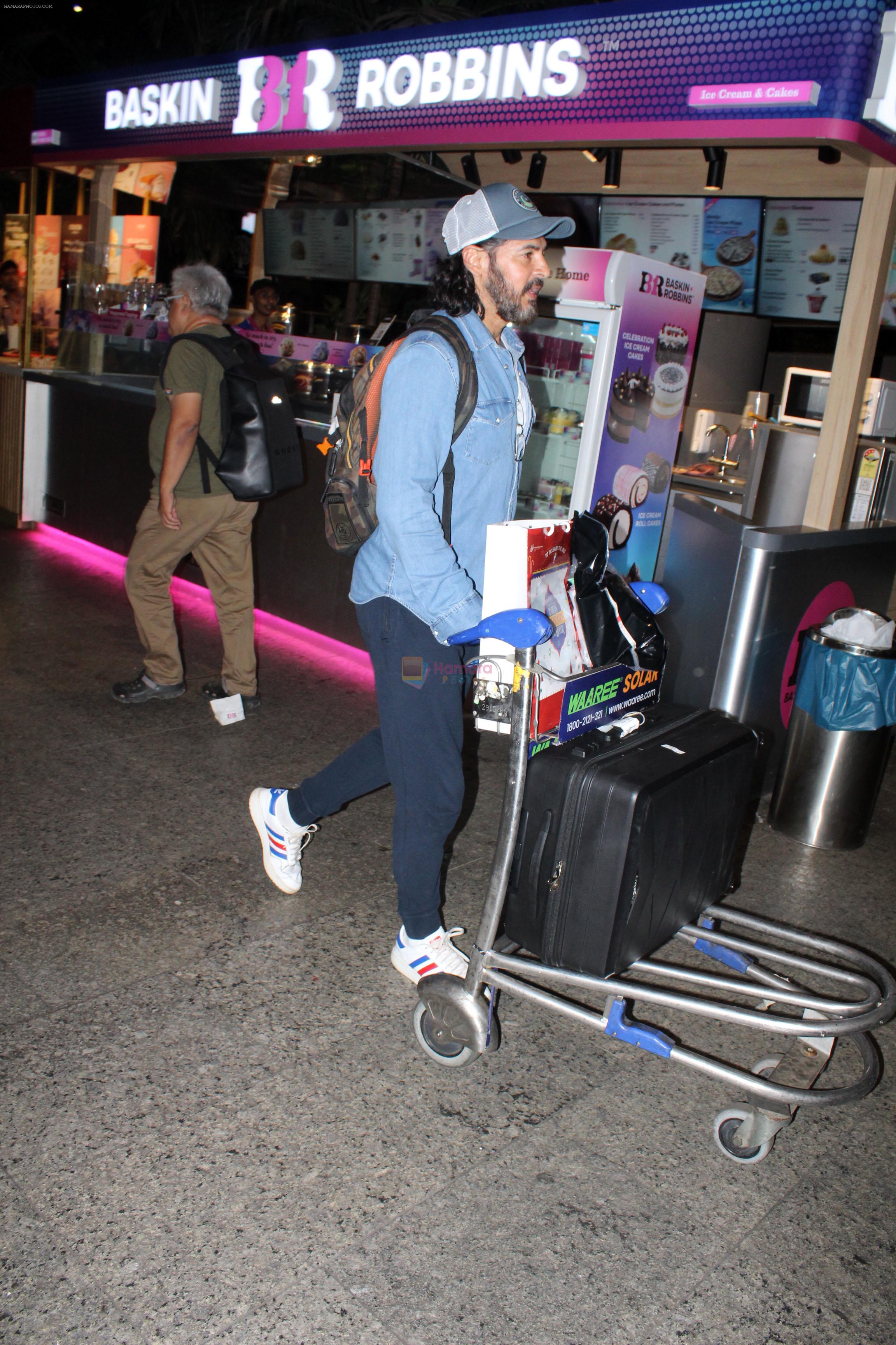 Dino Morea dressed in a jeans shirt and sweat pant with gray hat spotted at airport on 13 Jun 2023