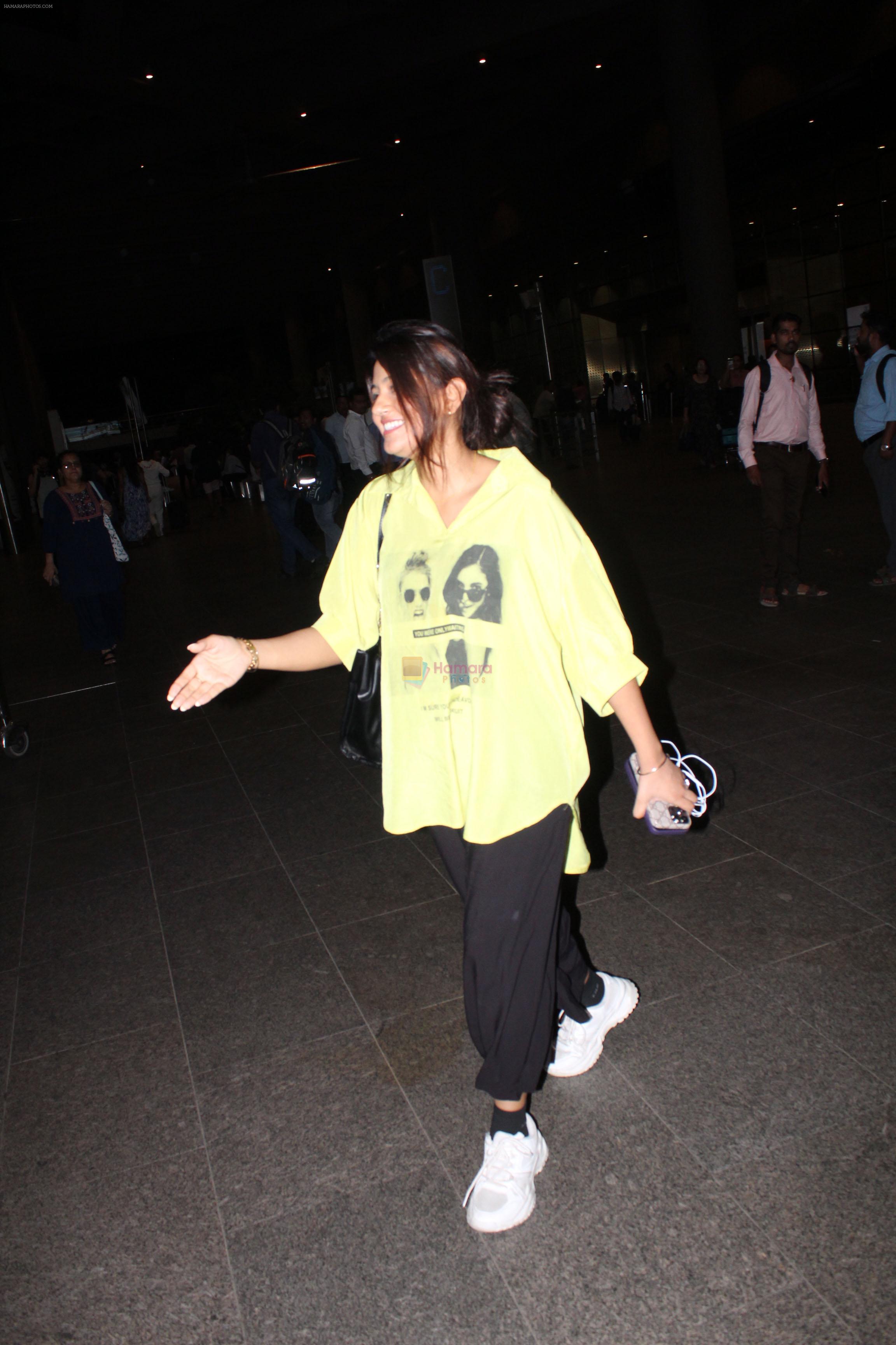 Anjali Arora dressed in yellow top and black pant at airport on 15 Jun 2023