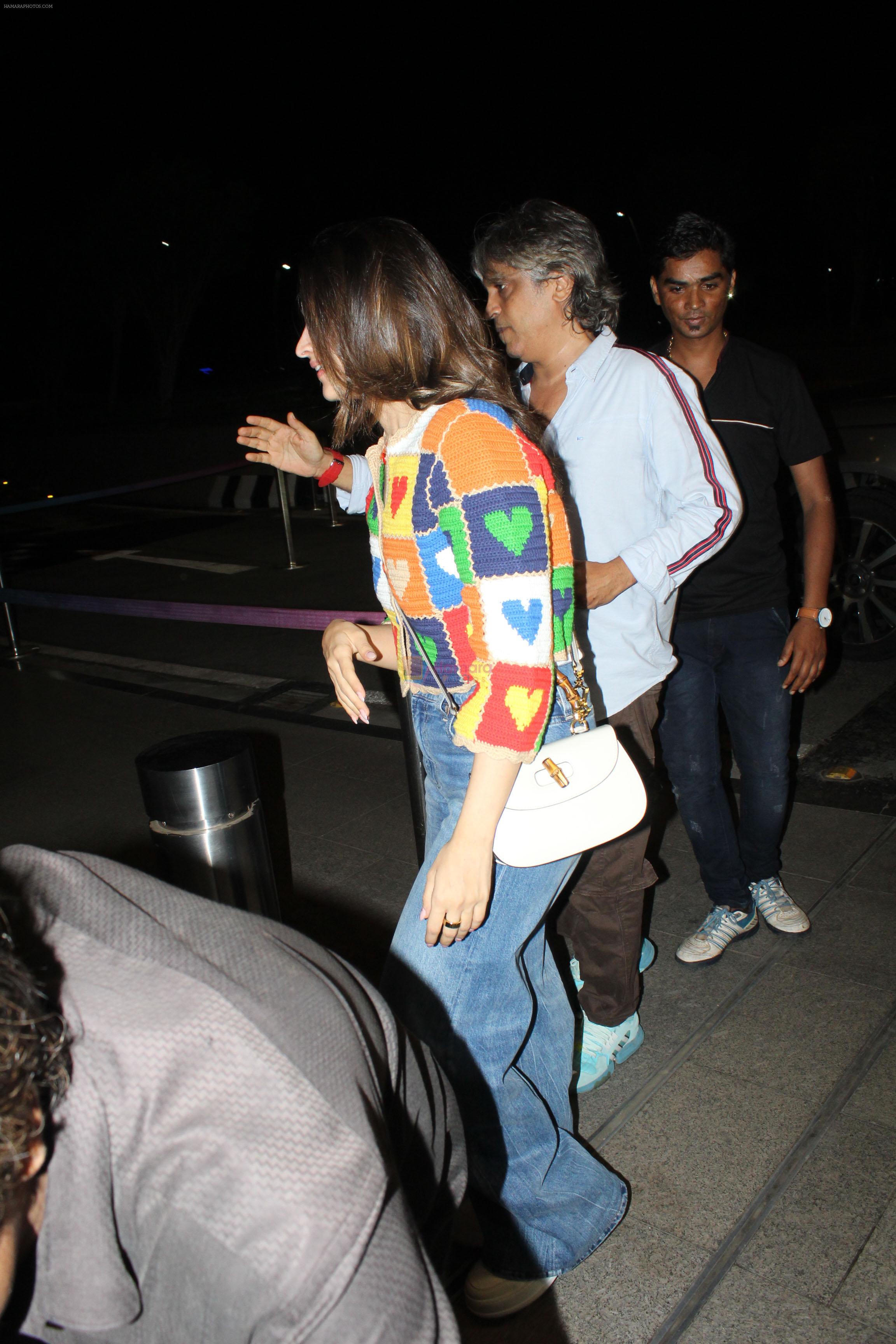 Alia Bhatt spotted at the airport wearing blue jeans and colorful top on 15 Jun 2023