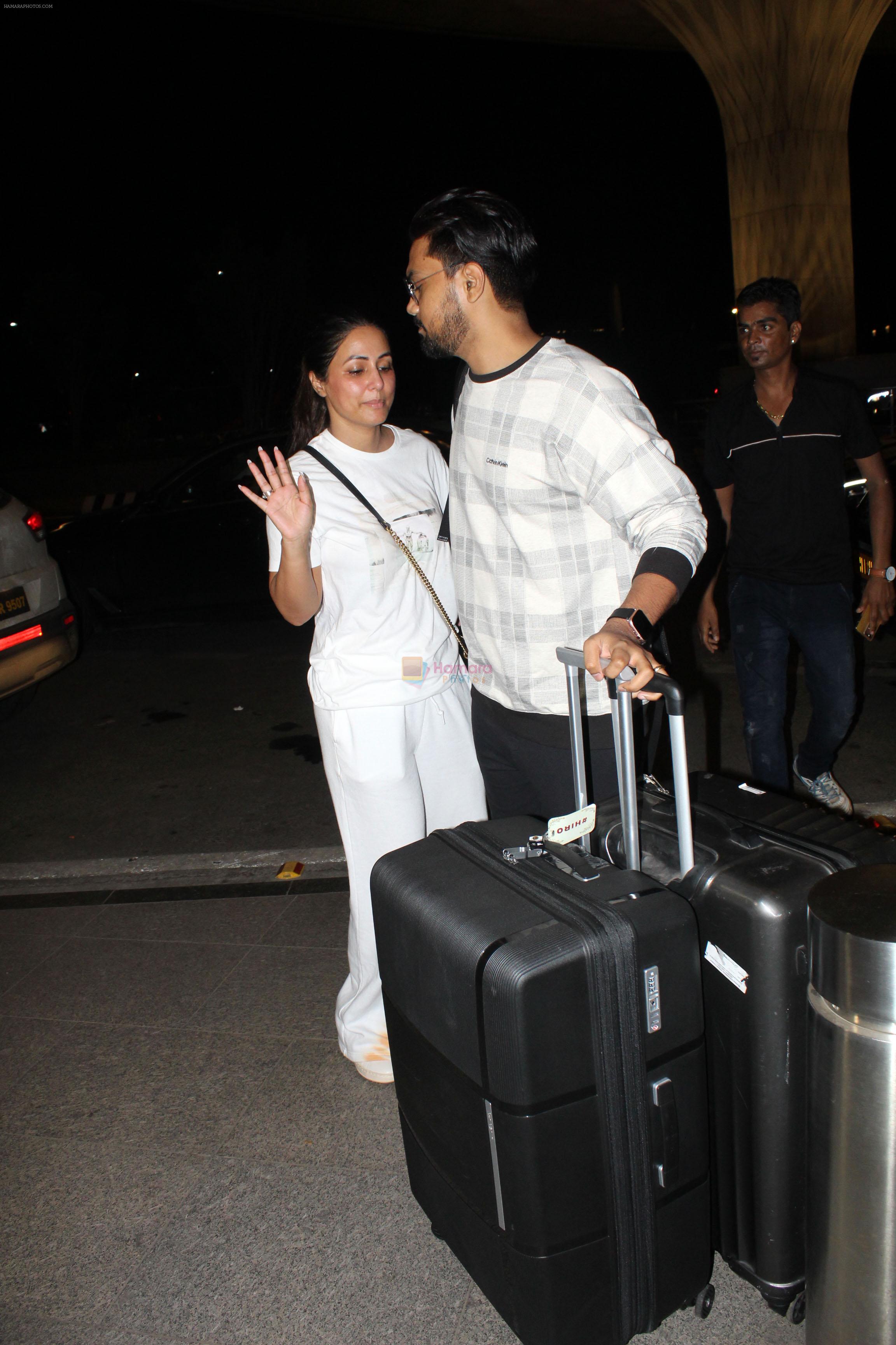 Hina Khan with her beau Rocky Jaiswal at the airport on 15 Jun 2023