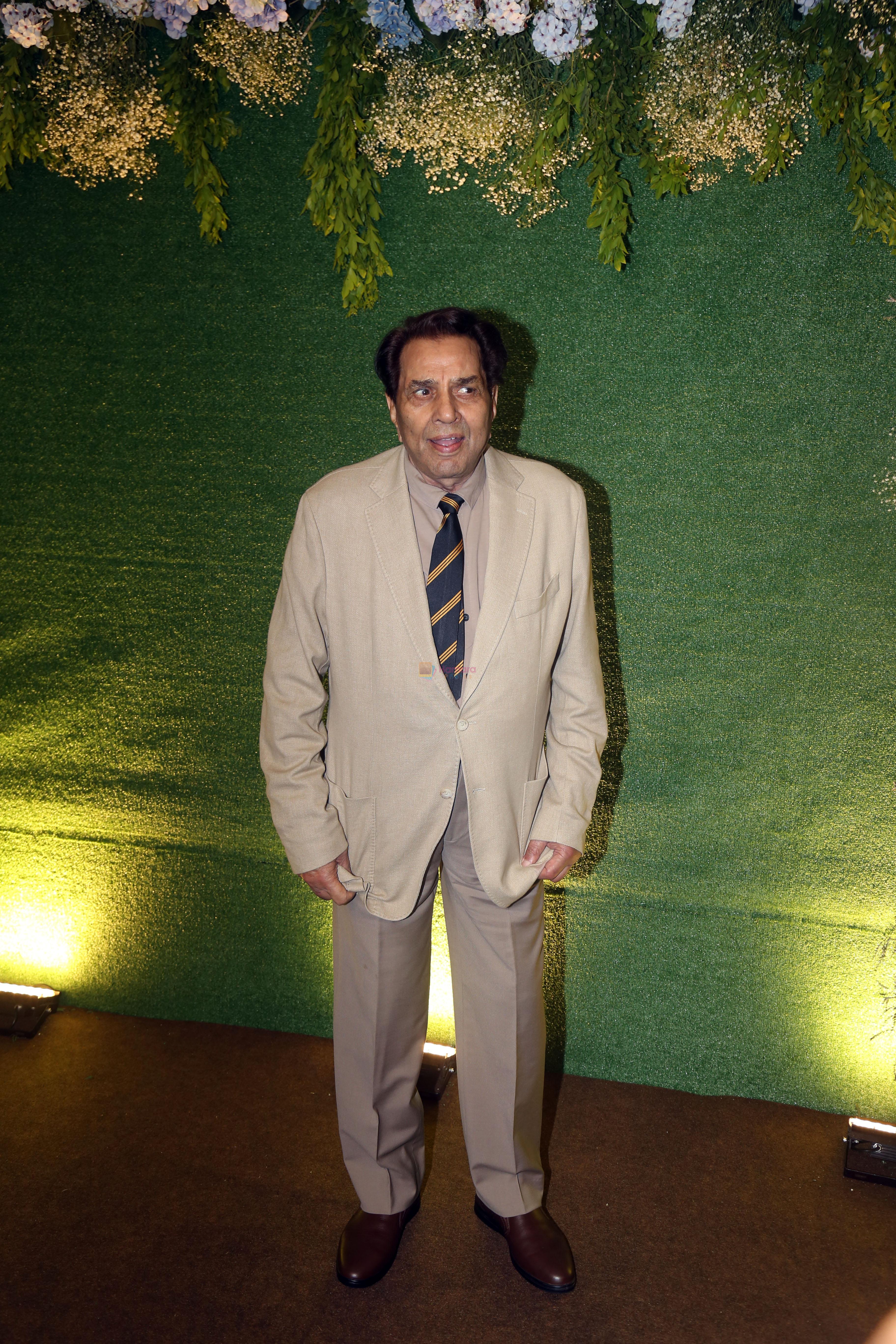 Dharmendra pose for camera after the sangeet function on 16 Jun 2023