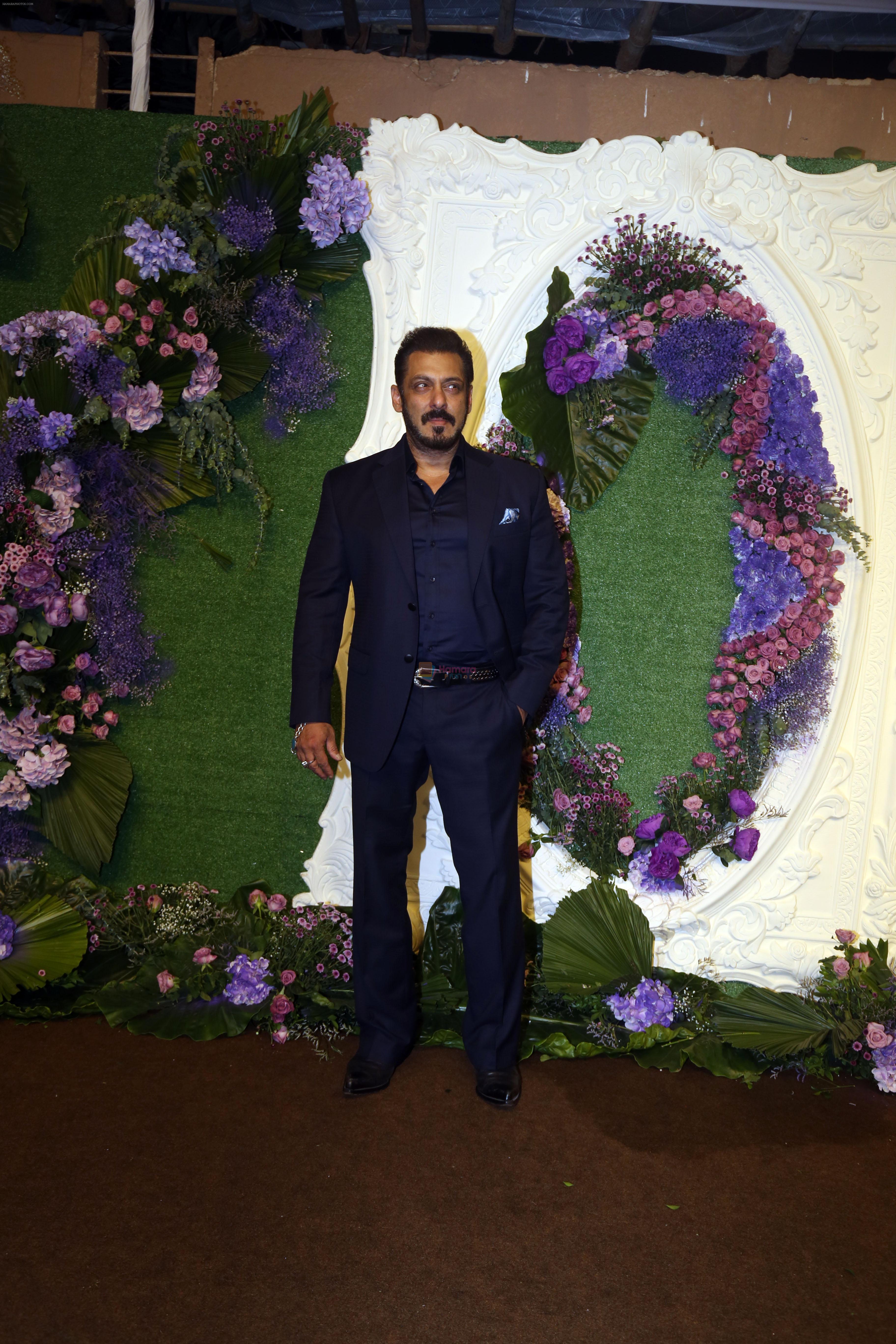 Salman Khan Pose for media at the reception of Karan Deol and Drisha Acharya on 18 Jun 2023