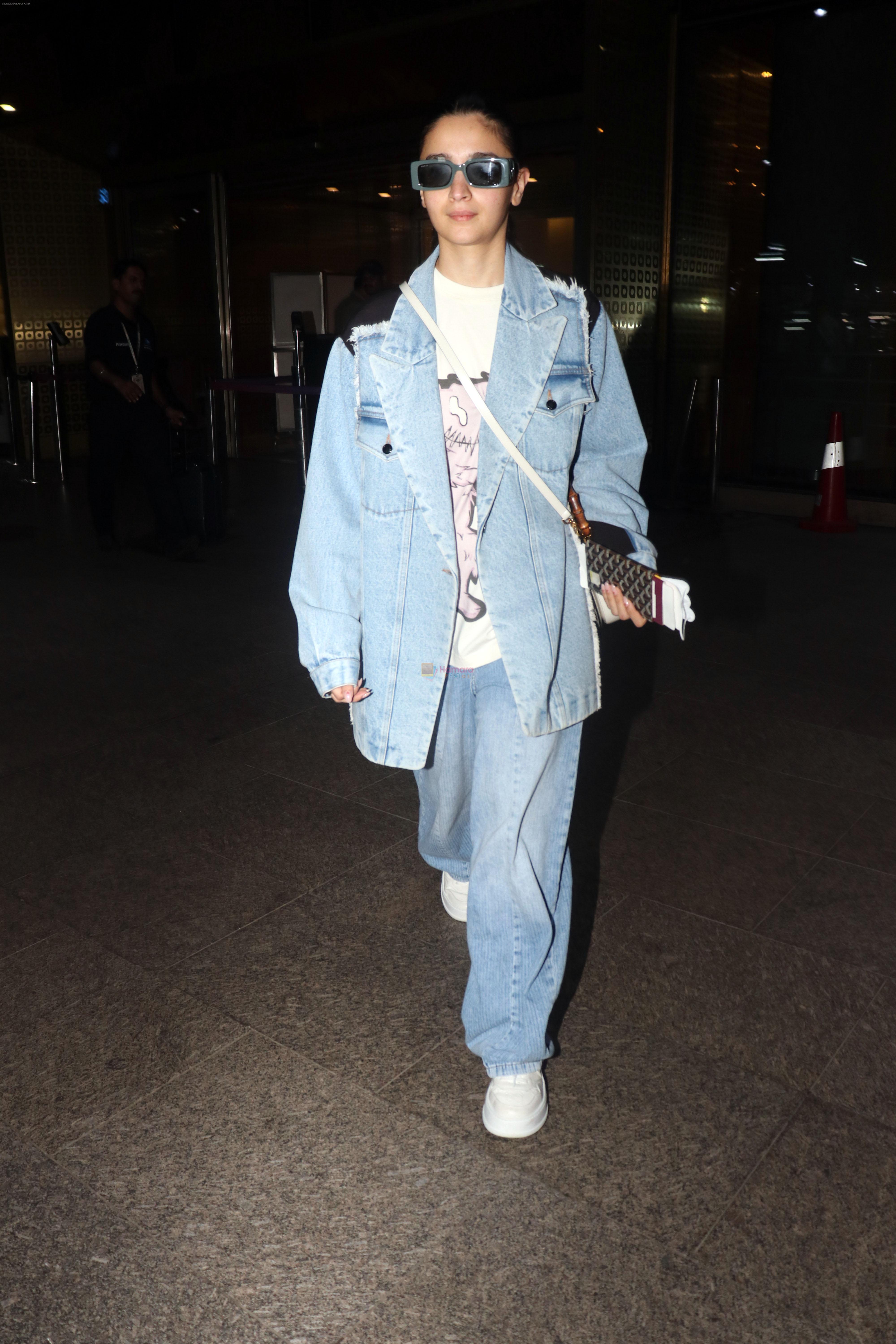 Alia Bhatt dressed in blue jeans jacket and pant seen at the airport on 19 Jun 2023