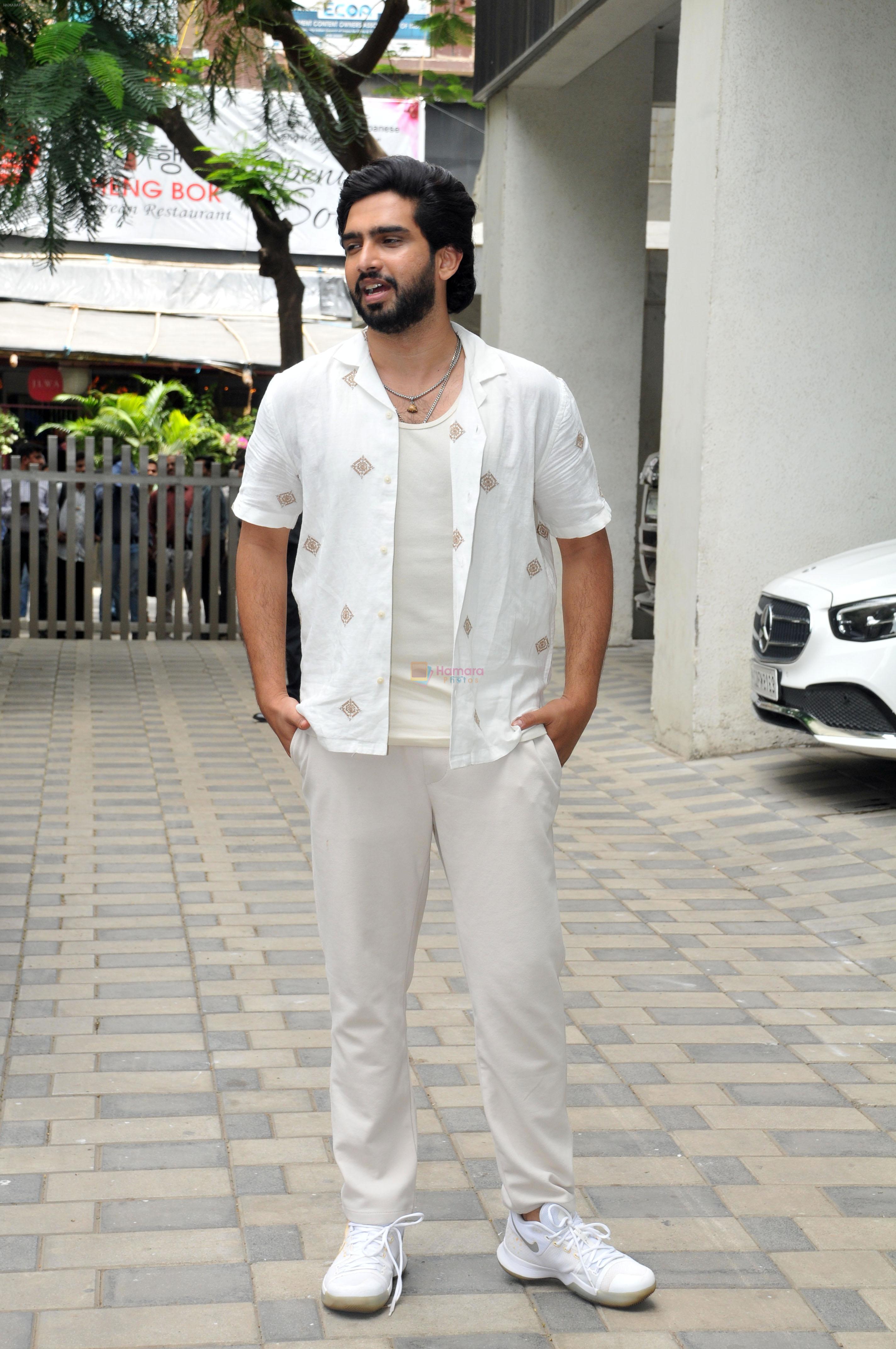 Amaal Mallik pose for the camera at the T-Series office on 19 Jun 2023 (1)