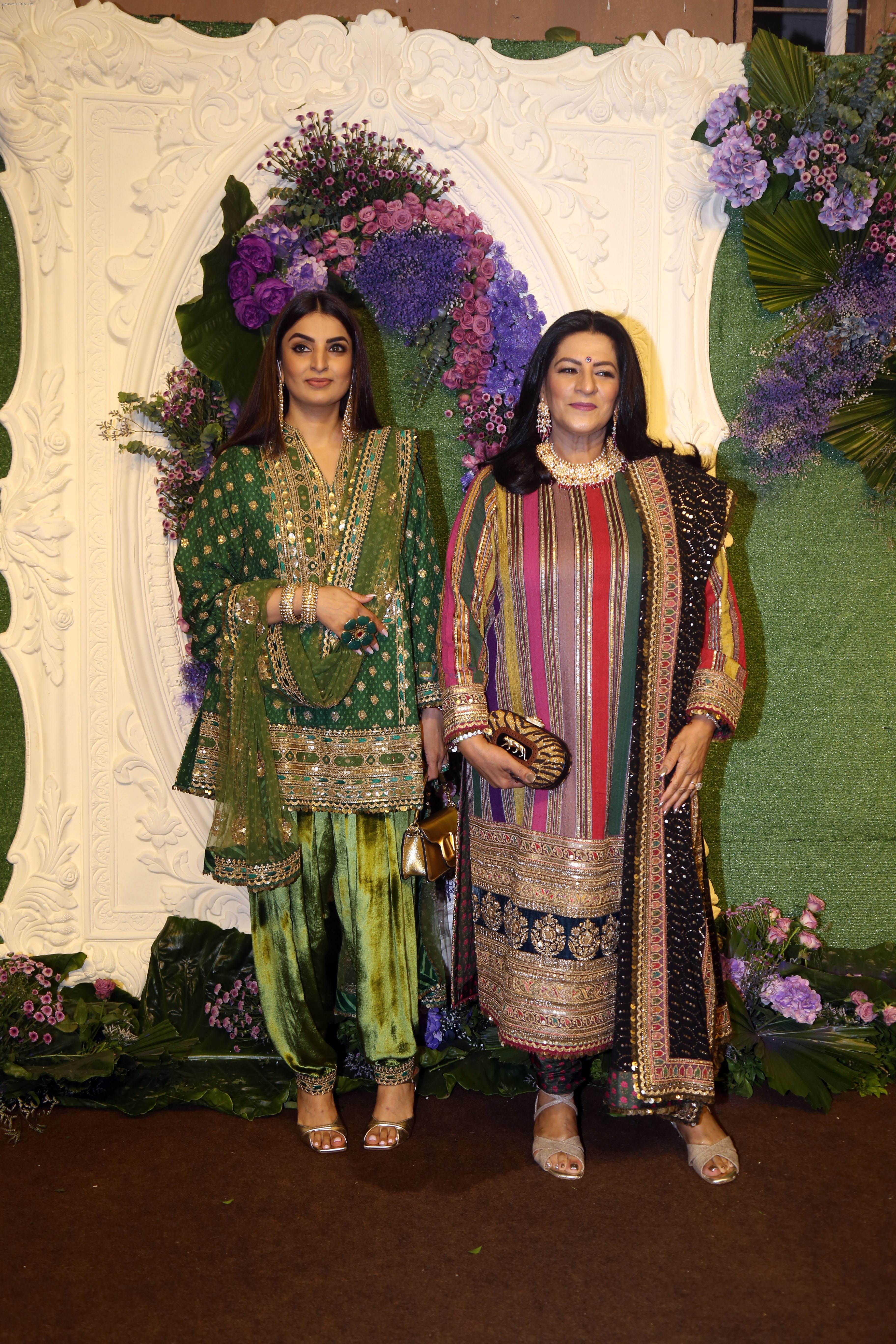 Ritika Bhavnani and Anju Bhavnani Pose for media at the reception of Karan Deol and Drisha Acharya on 18 Jun 2023