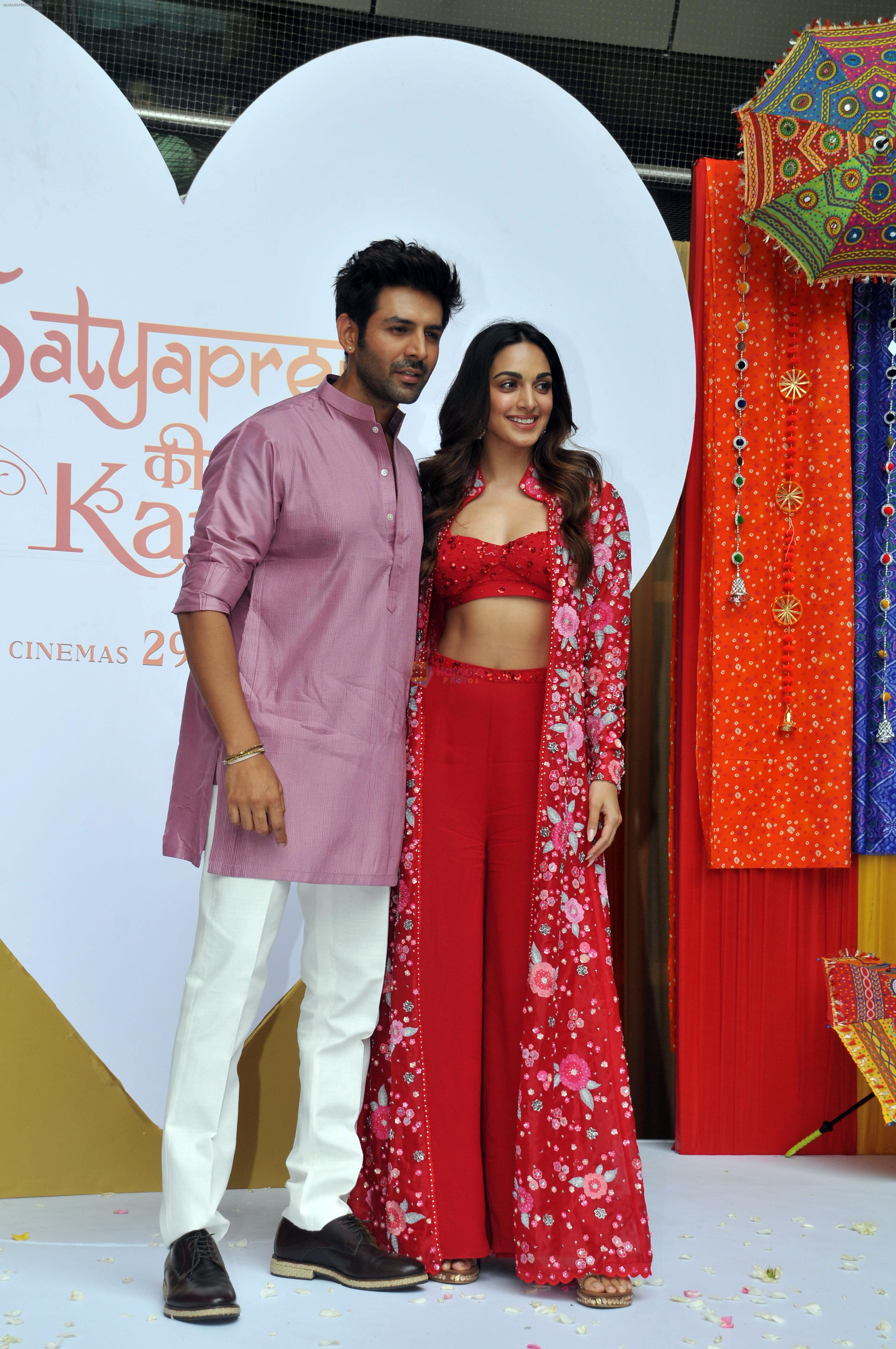 Kartik Aaryan and Kiara Advani promote song launch of Sun Sajni from movie Satyaprem Ki Katha on 21 Jun 2023