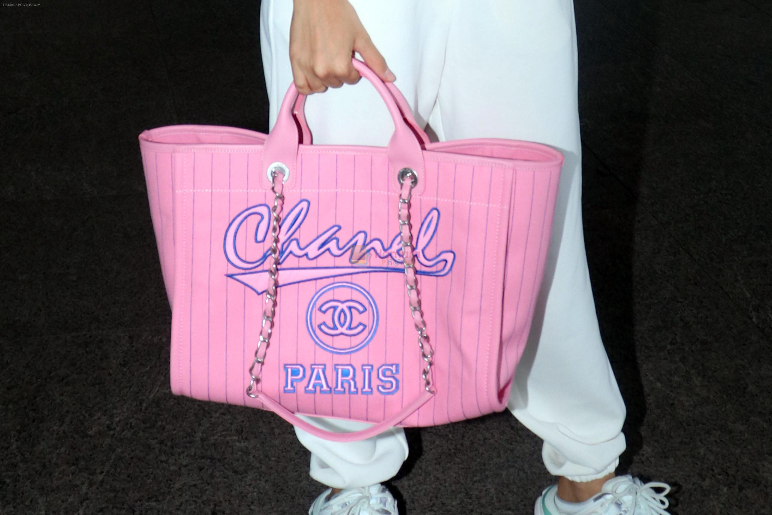 Kiara Advani dressed in a cream top and white pant holding pink Chanel Paris Handbag seen at the airport on 25 Jun 2023