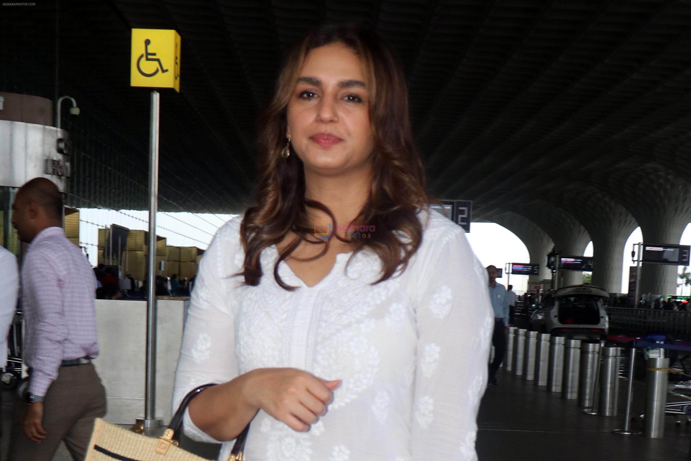 Huma Qureshi dressed in white churidar wearing Balenciaga sandals and Fendi Roma handbag at the airport on 25 Jun 2023