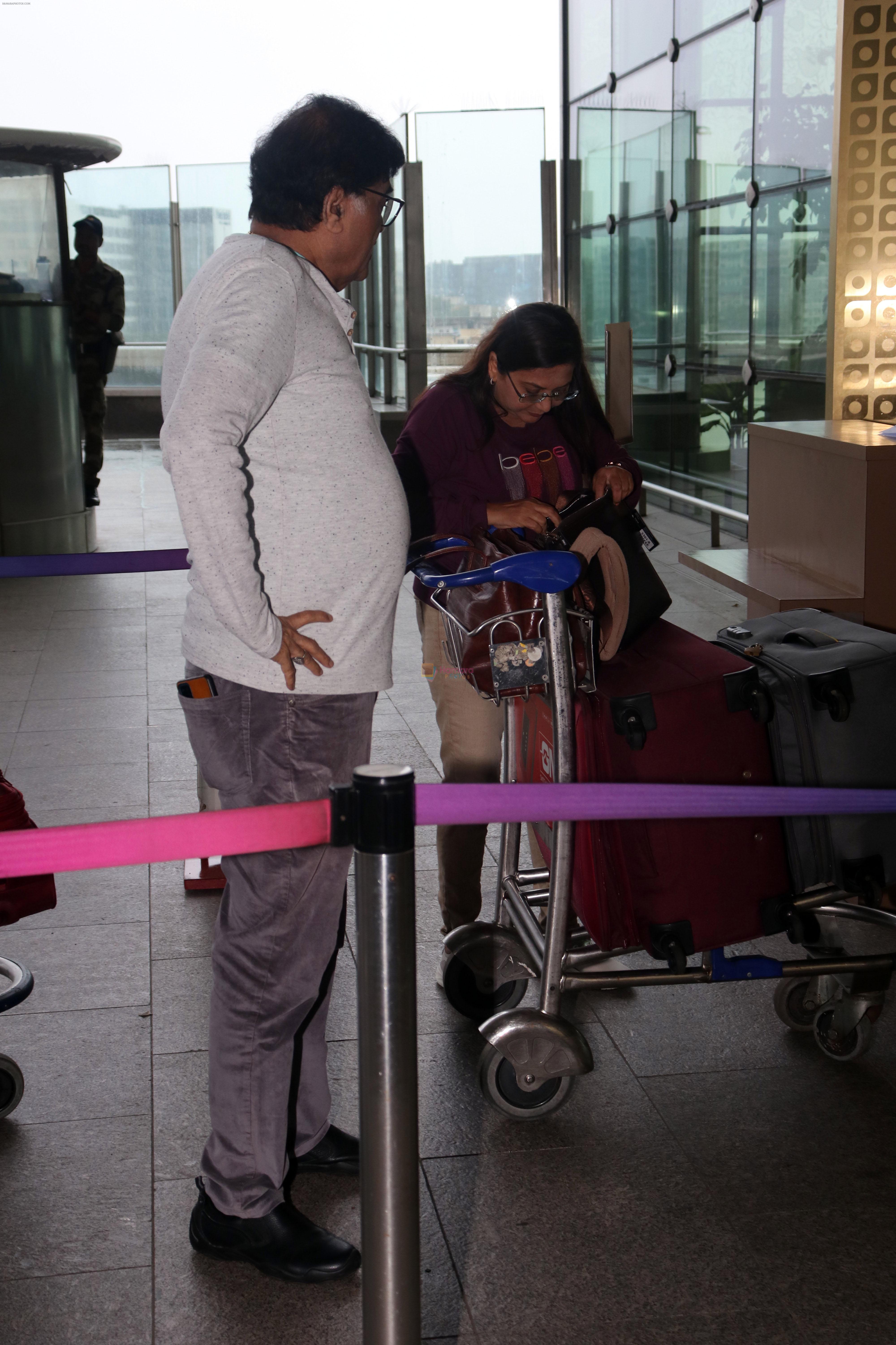 Ashok Saraf with spouse Nivedita Joshi Saraf seen at the airport on 28 Jun 2023