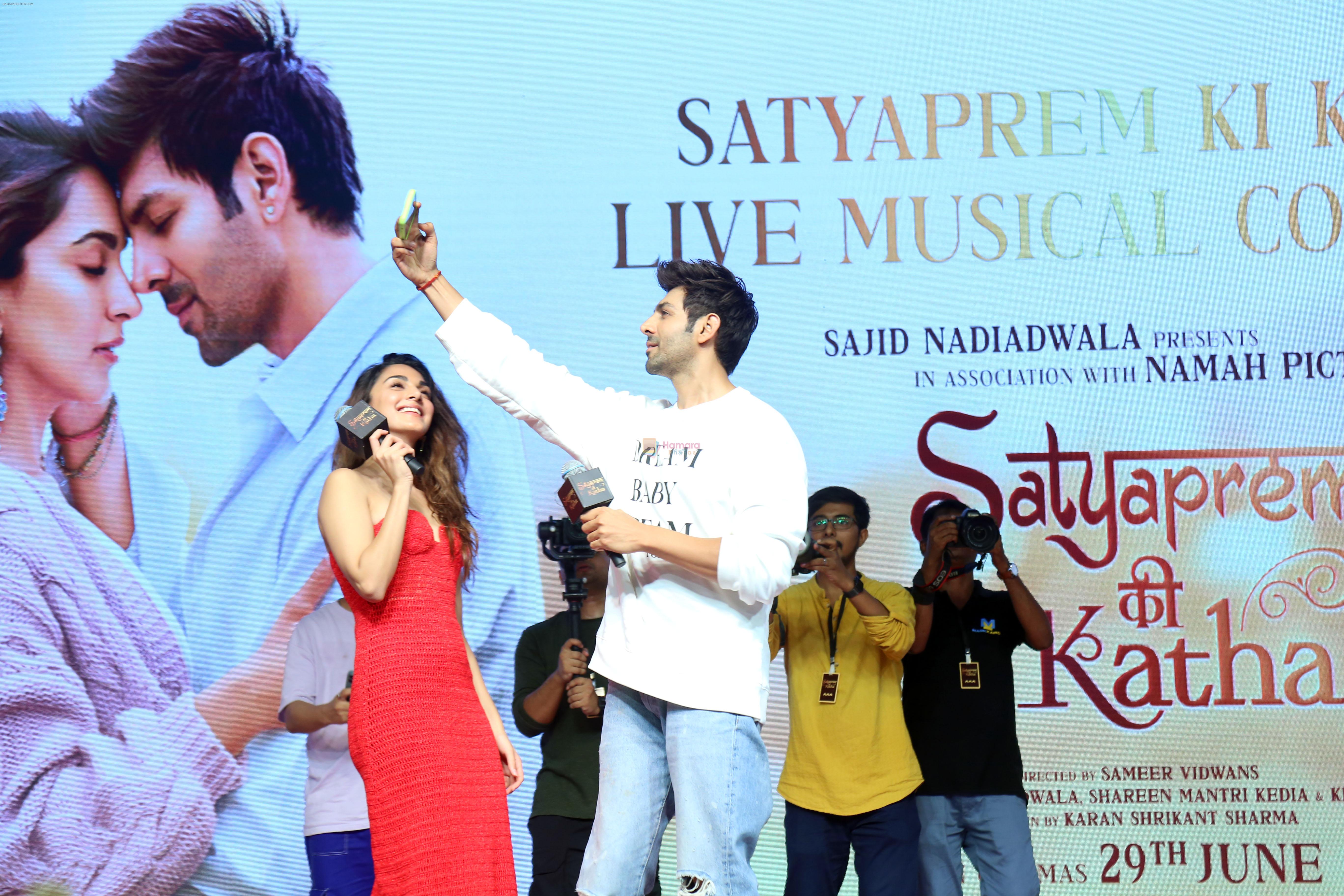 Kartik Aaryan and Kiara Advani at a Special Musical Concert of their film Satyaprem Ki Katha on 27 Jun 2023