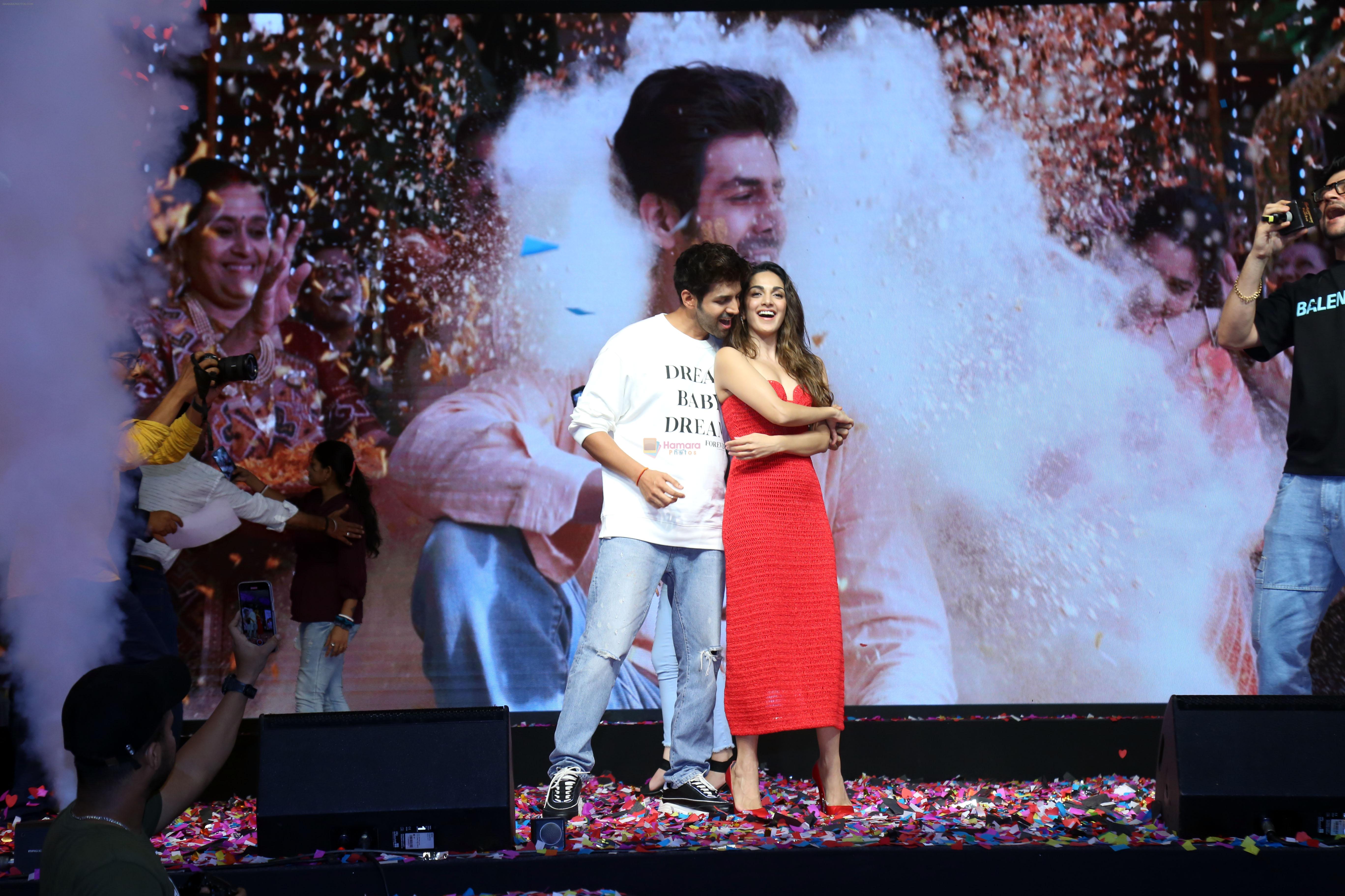 Kartik Aaryan and Kiara Advani at a Special Musical Concert of their film Satyaprem Ki Katha on 27 Jun 2023