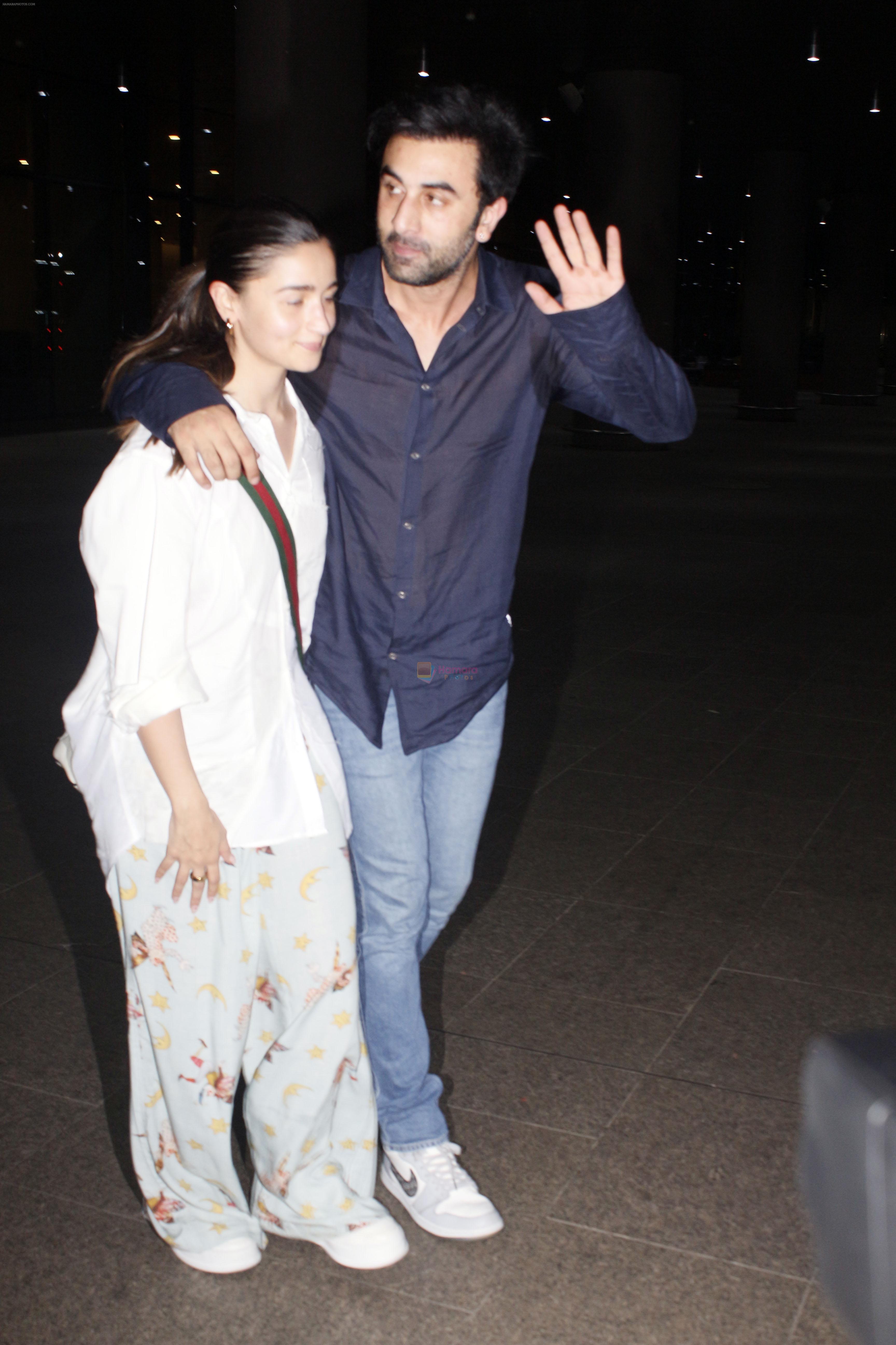 Alia Bhatt and Ranbir Kapoor seen at the airport on 29 Jun 2023