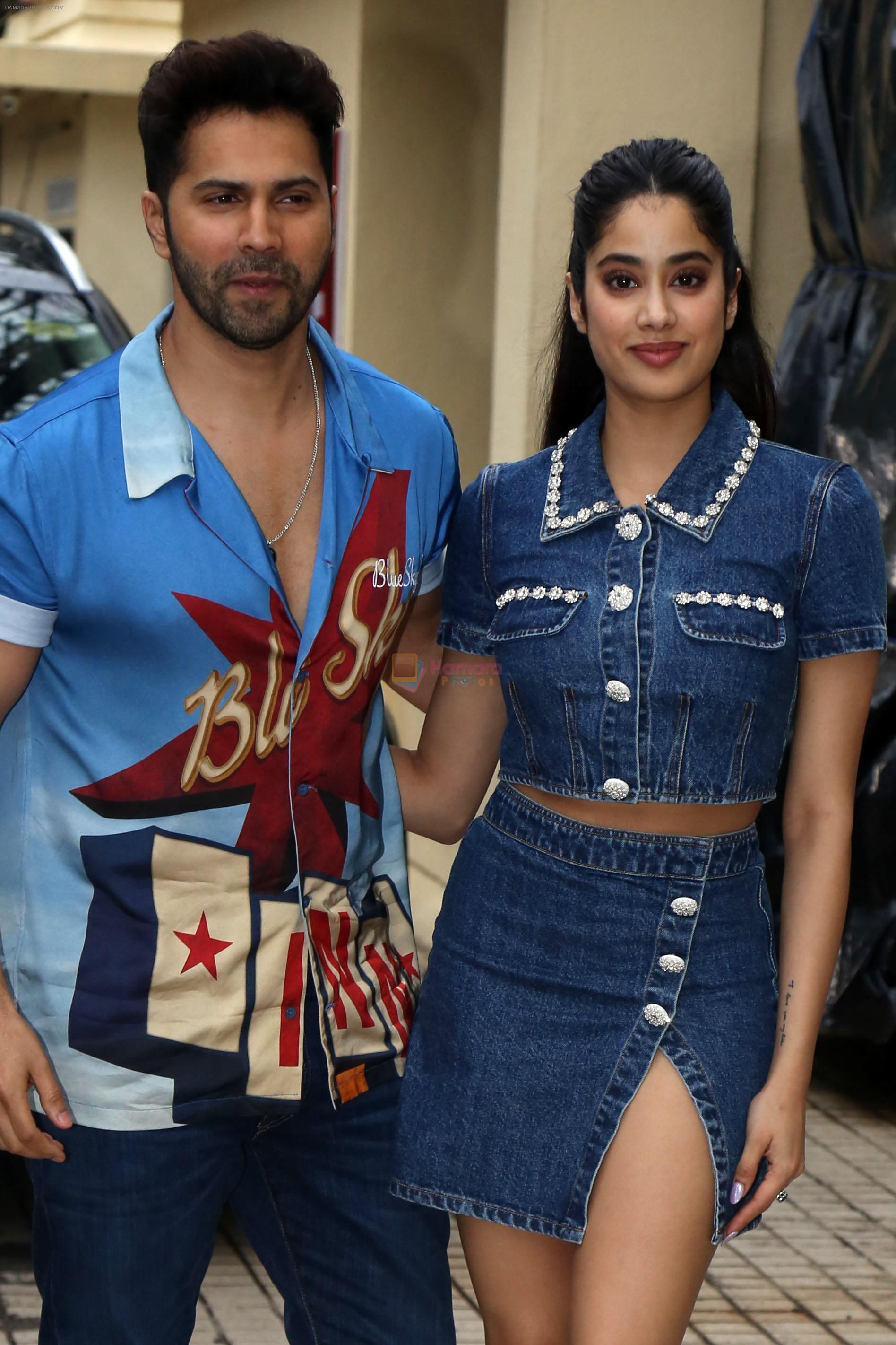 Janhvi Kapoor, Varun Dhawan promote movie Bawaal at PVR Dynamix Mall in Juhu on 16 July 2023