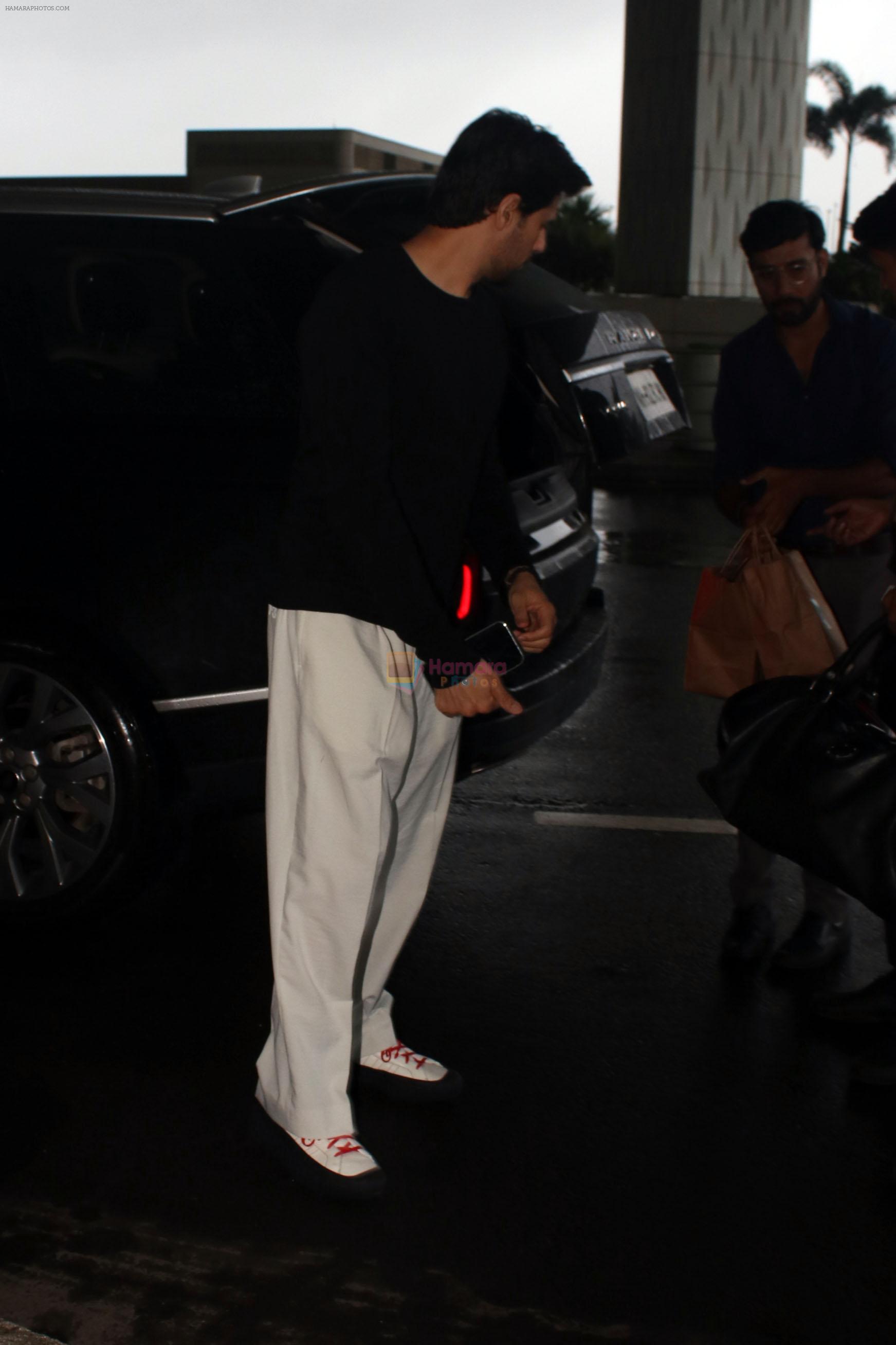 Sidharth Malhotra seen at the airport on 19 July 2023