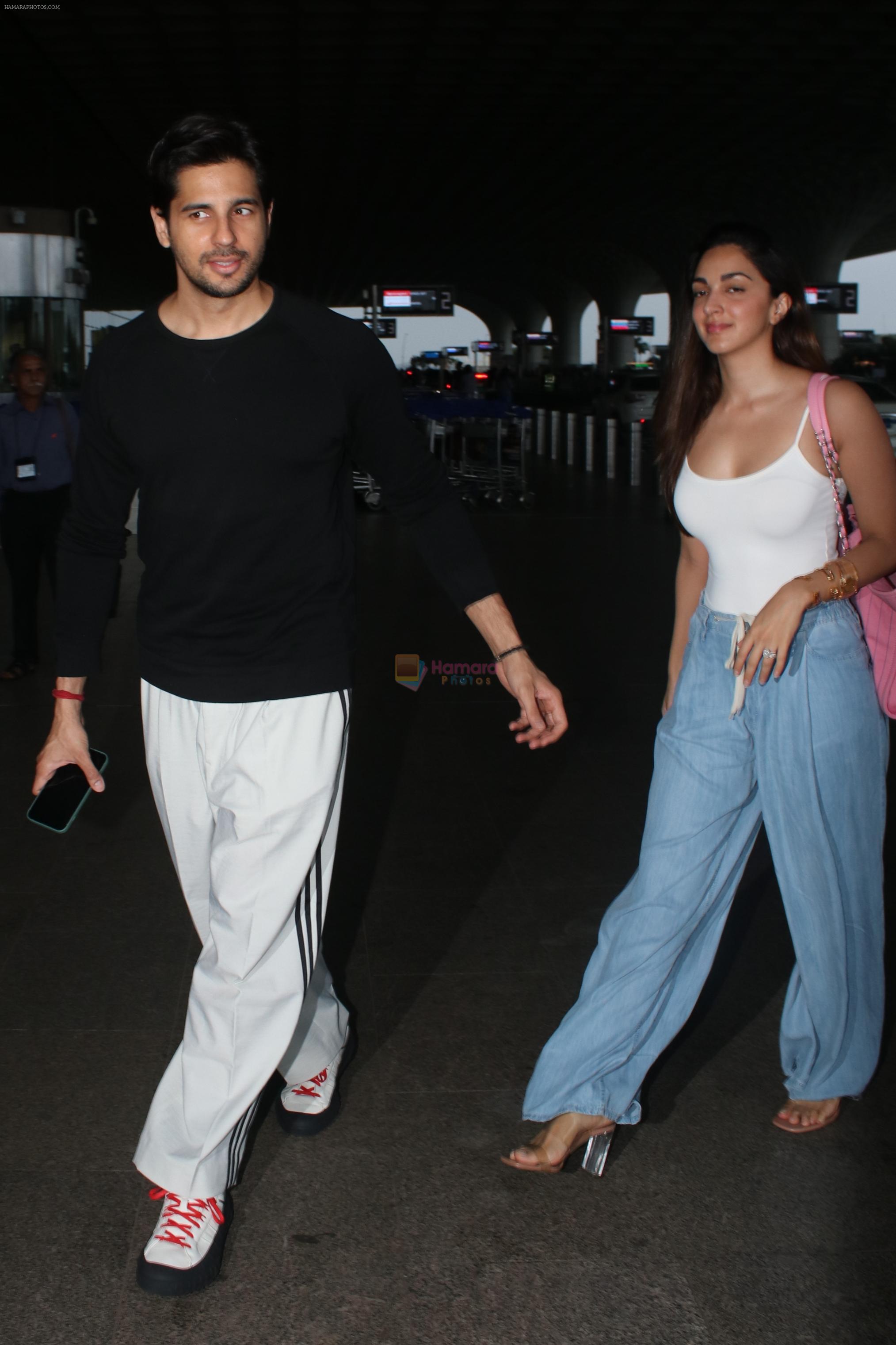 Kiara Advani, Sidharth Malhotra seen at the airport on 19 July 2023