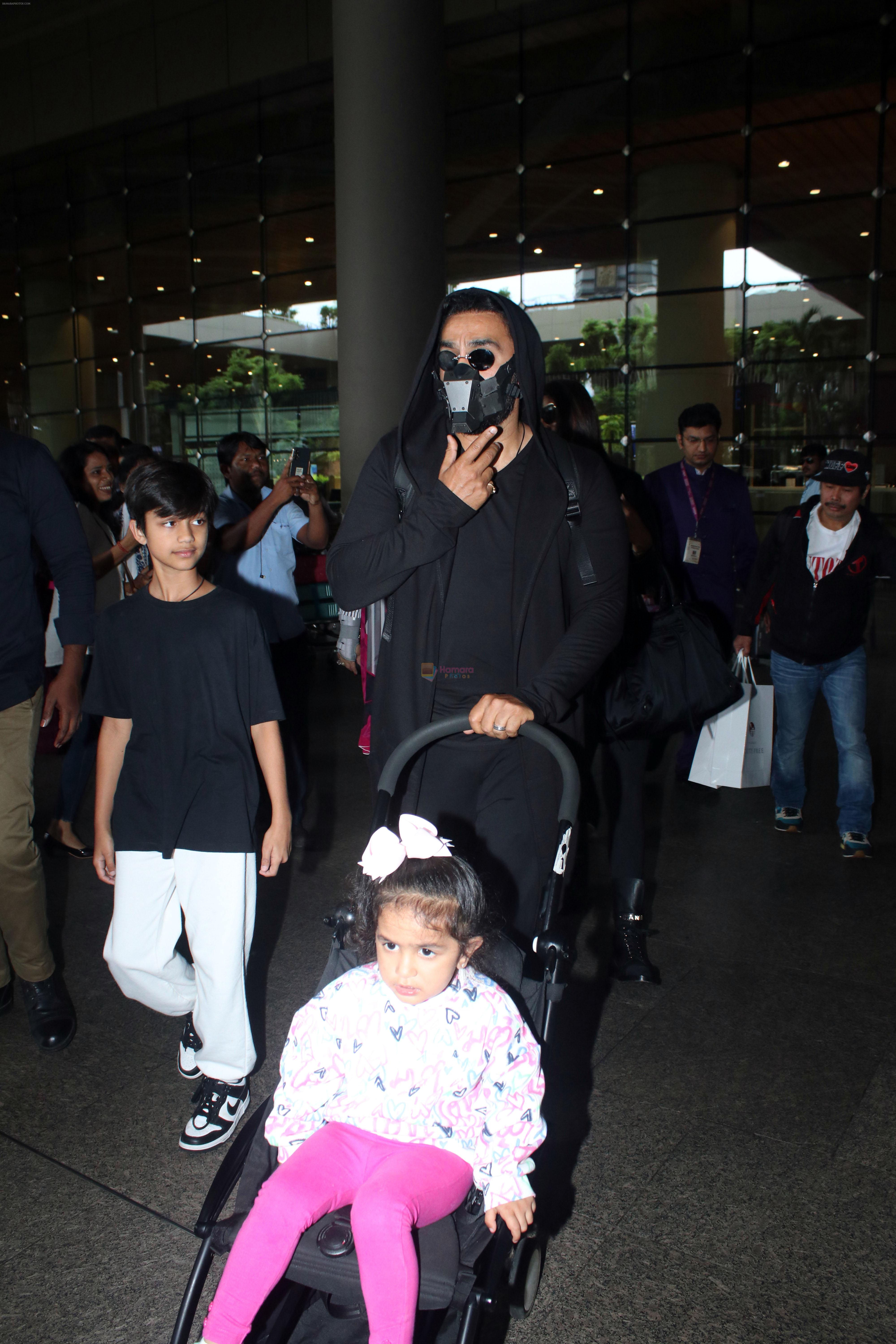 Raj Kundra, Samisha Raj Kundra, Vivaan Raj Kundra seen at the airport on 21 July 2023