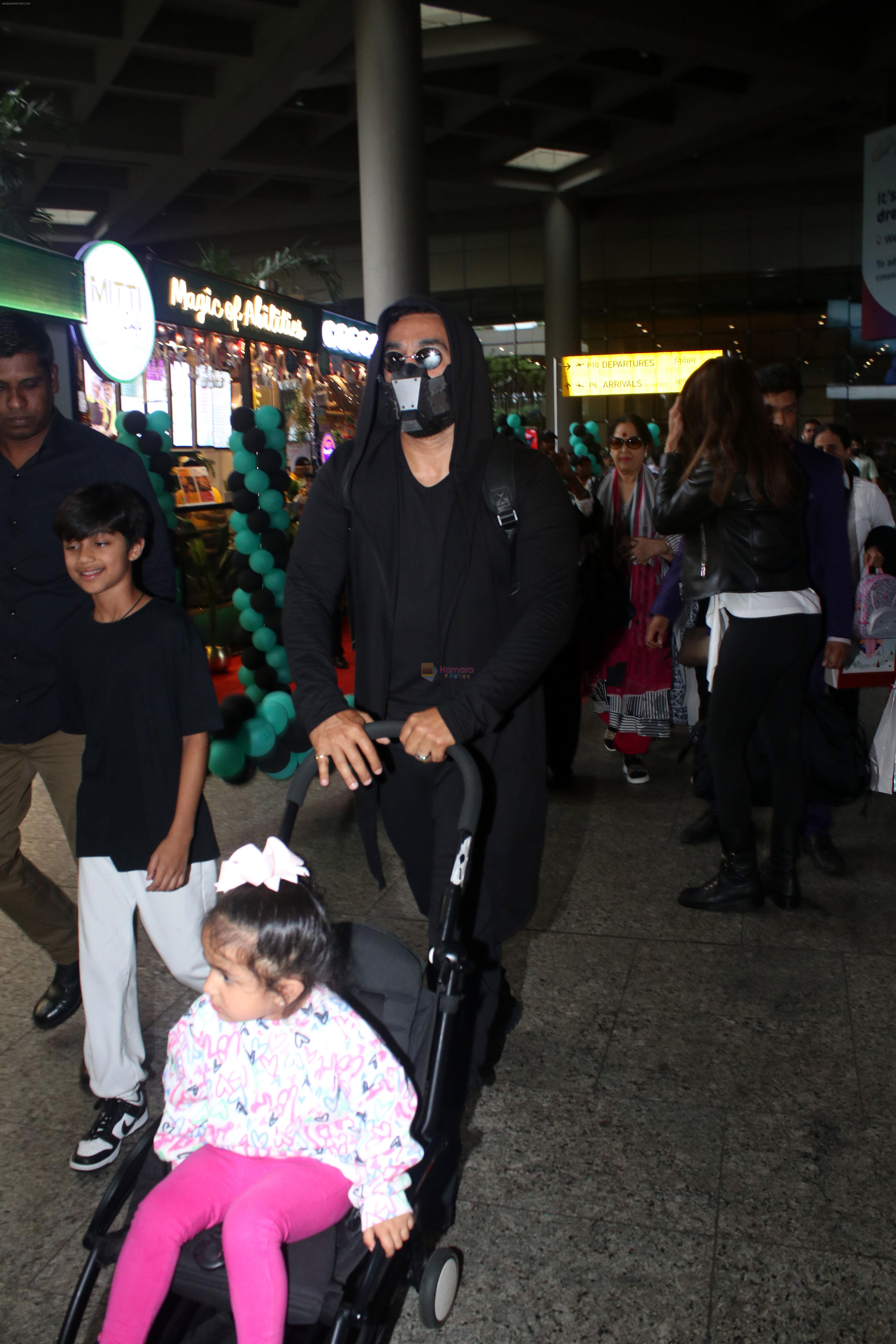Samisha Raj Kundra, Shilpa Shetty, Sunanda Shetty, Vivaan Raj Kundra seen at the airport on 21 July 2023