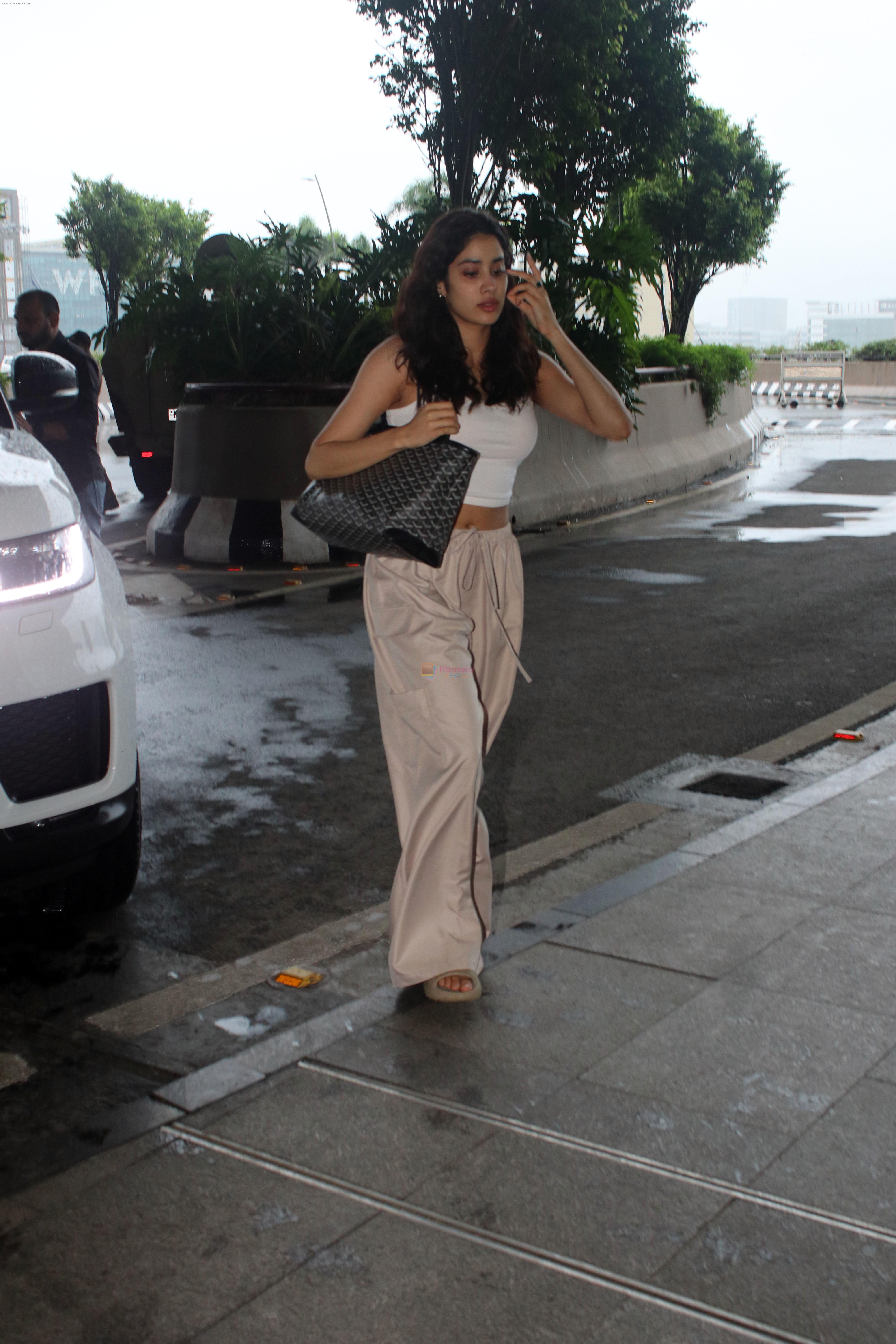 Janhvi Kapoor seen at the airport on 27 July 2023