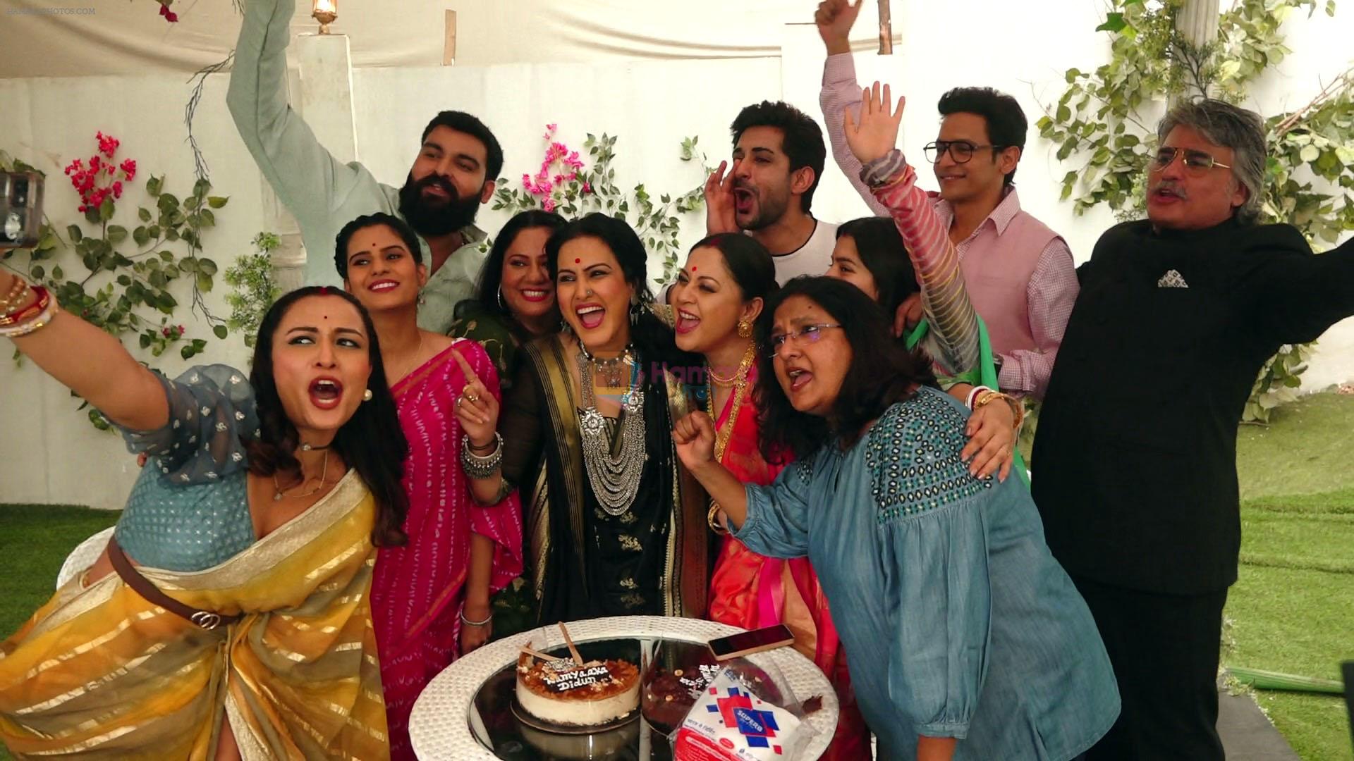 Kamya Punjabi Celebrates Her Birthday On The Sets Of Neerja Ek Nayi Pehchaan In Filmcity on 16th August 2023