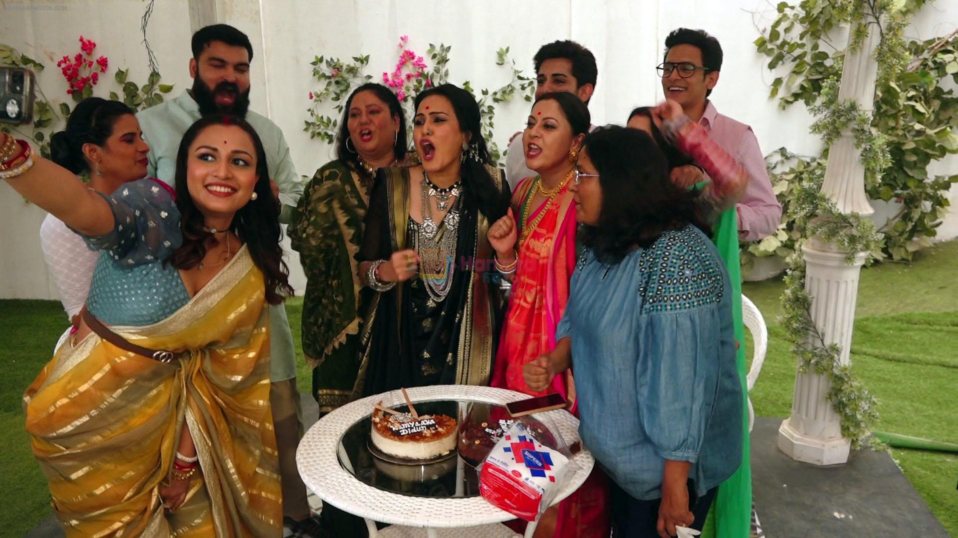 Kamya Punjabi Celebrates Her Birthday On The Sets Of Neerja Ek Nayi Pehchaan In Filmcity on 16th August 2023