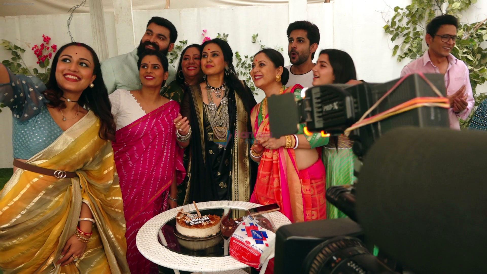 Kamya Punjabi Celebrates Her Birthday On The Sets Of Neerja Ek Nayi Pehchaan In Filmcity on 16th August 2023