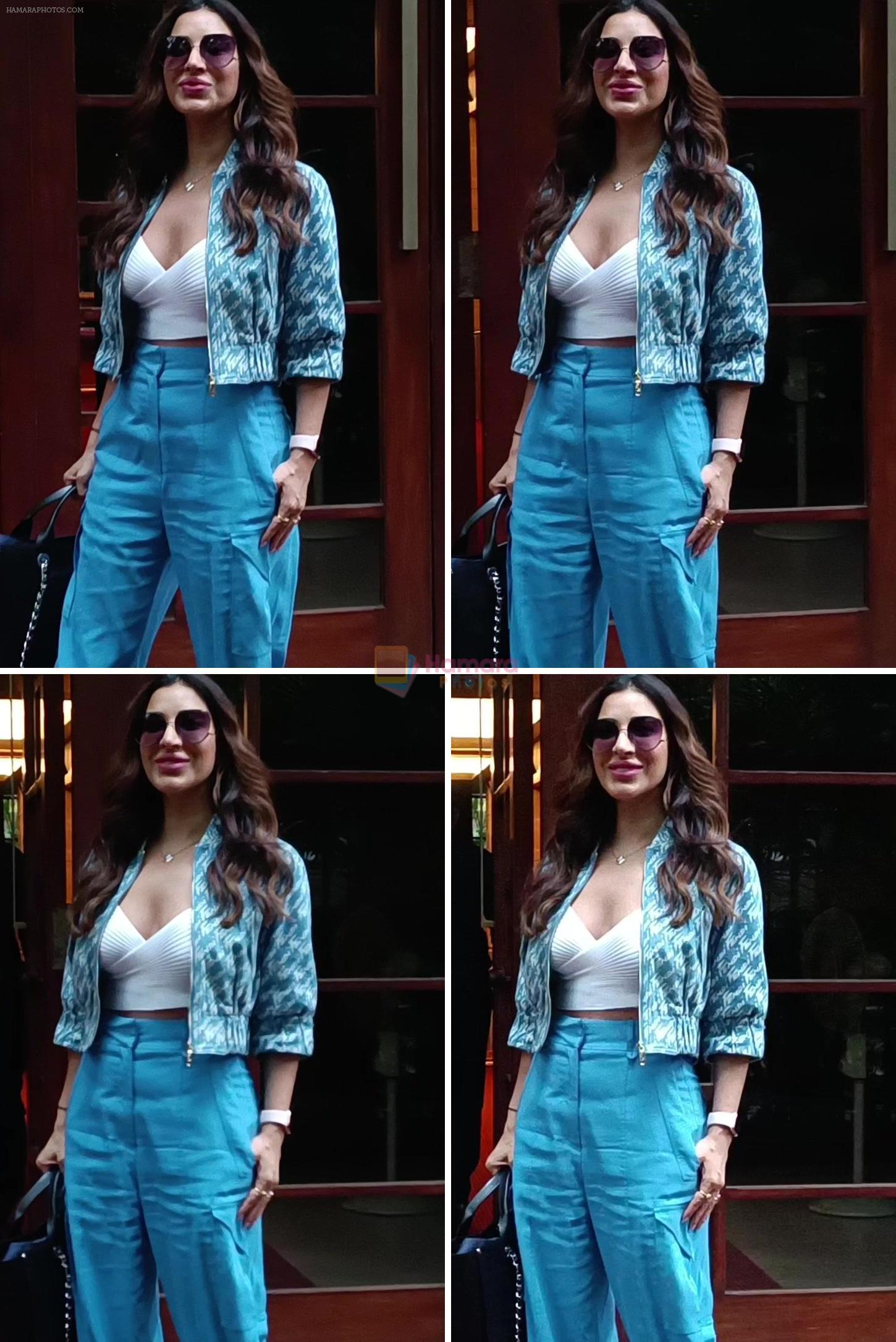 Sophie Choudry Spotted Outside Her House In Bandra on 19th August 2023