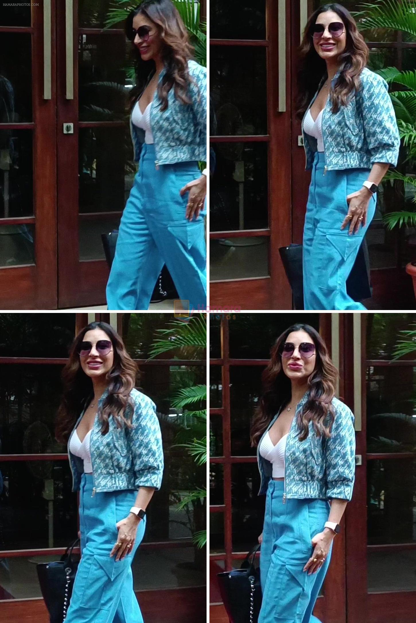 Sophie Choudry Spotted Outside Her House In Bandra on 19th August 2023
