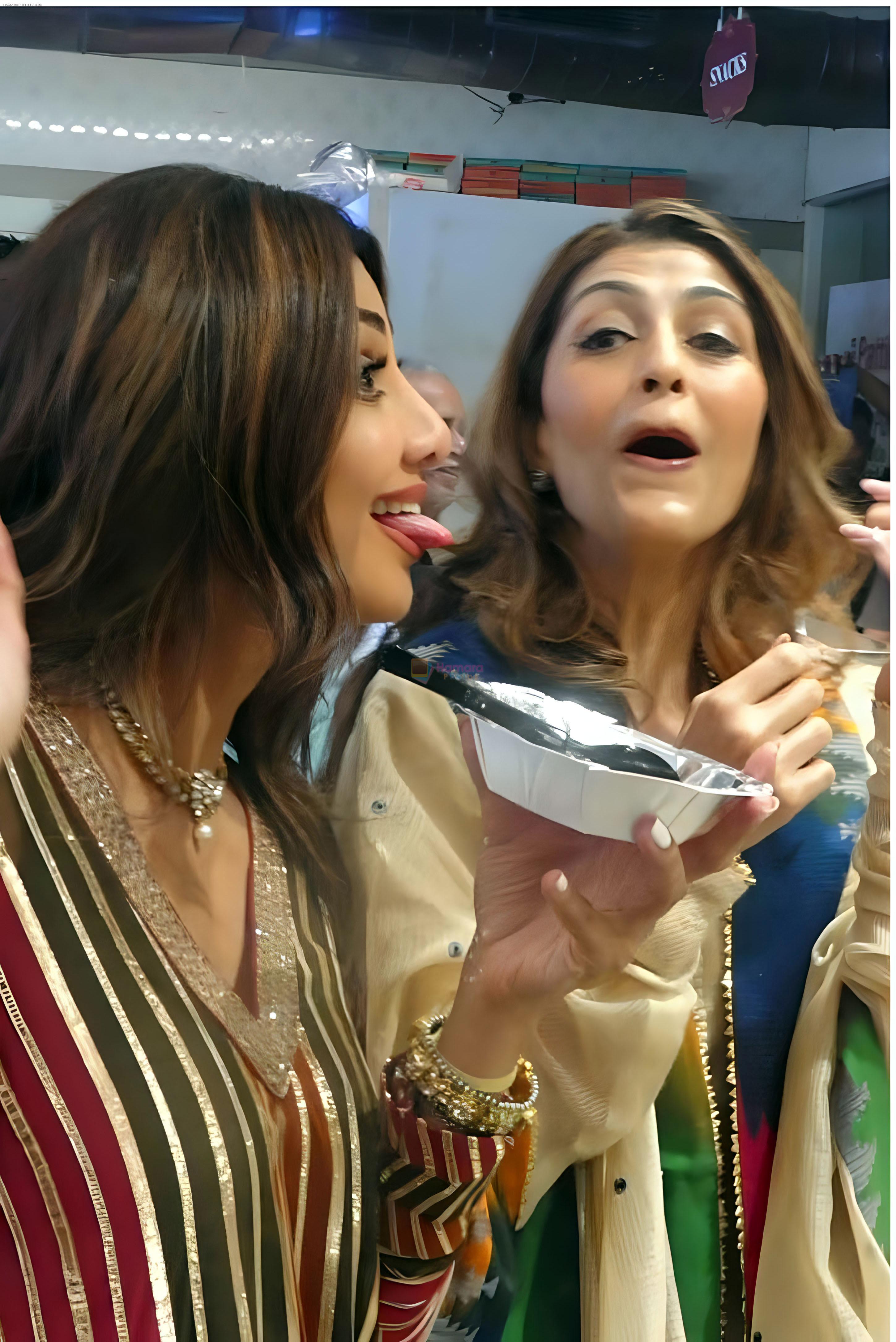 Shilpa Shetty Spotted At Jhama Sweet Shop in Chembur on 27th August 2023